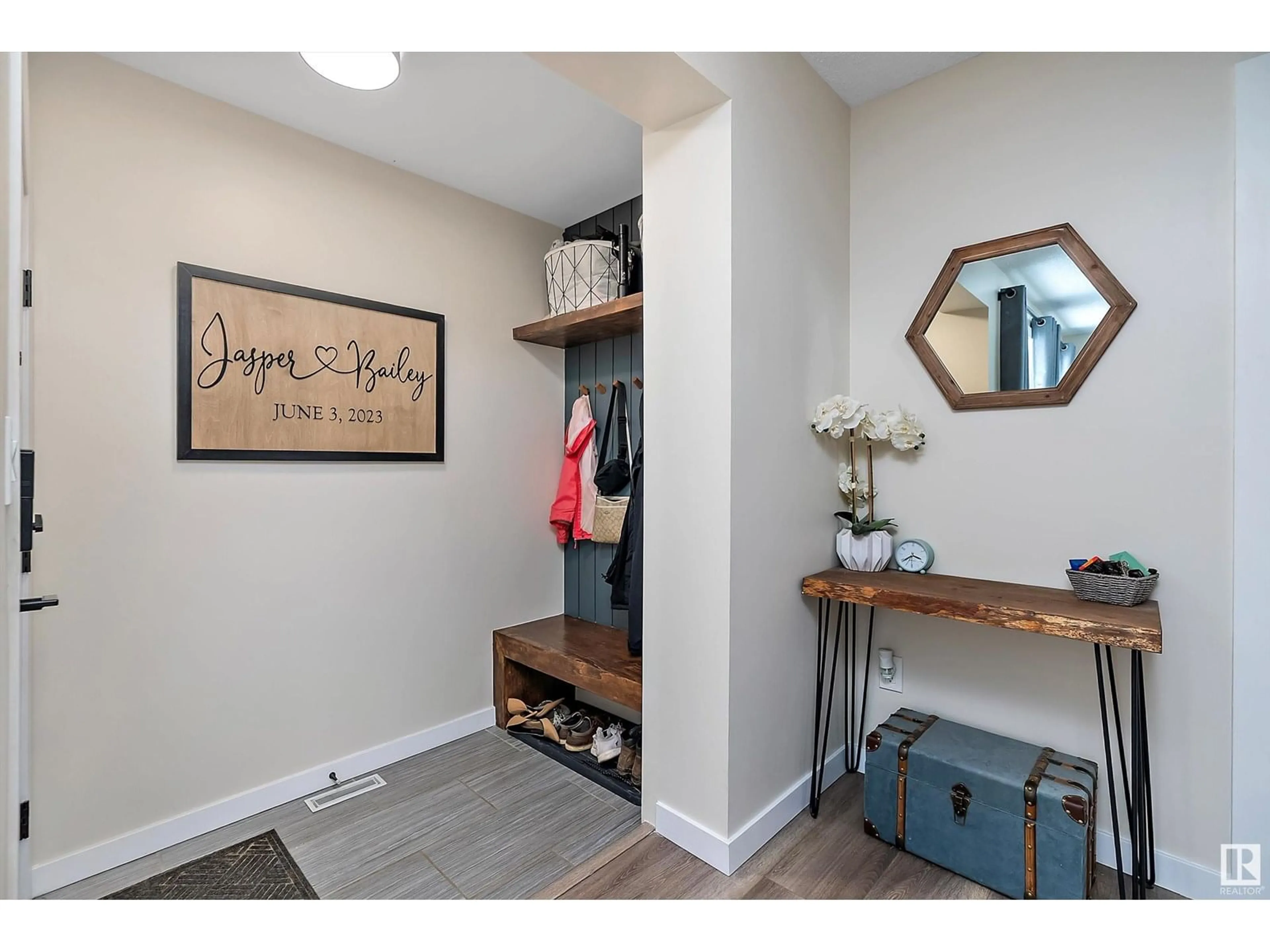 Indoor entryway for 10637 11 AV, Edmonton Alberta T6J6J5