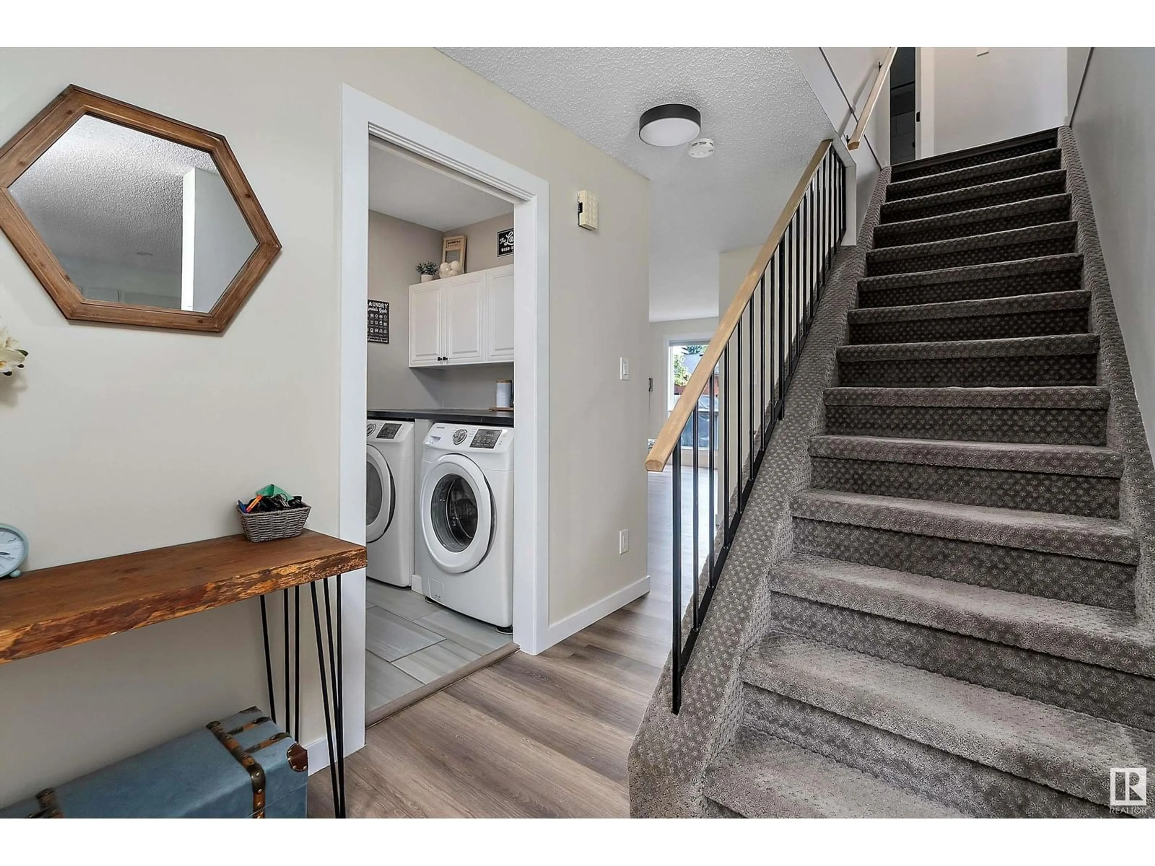 Indoor entryway for 10637 11 AV, Edmonton Alberta T6J6J5