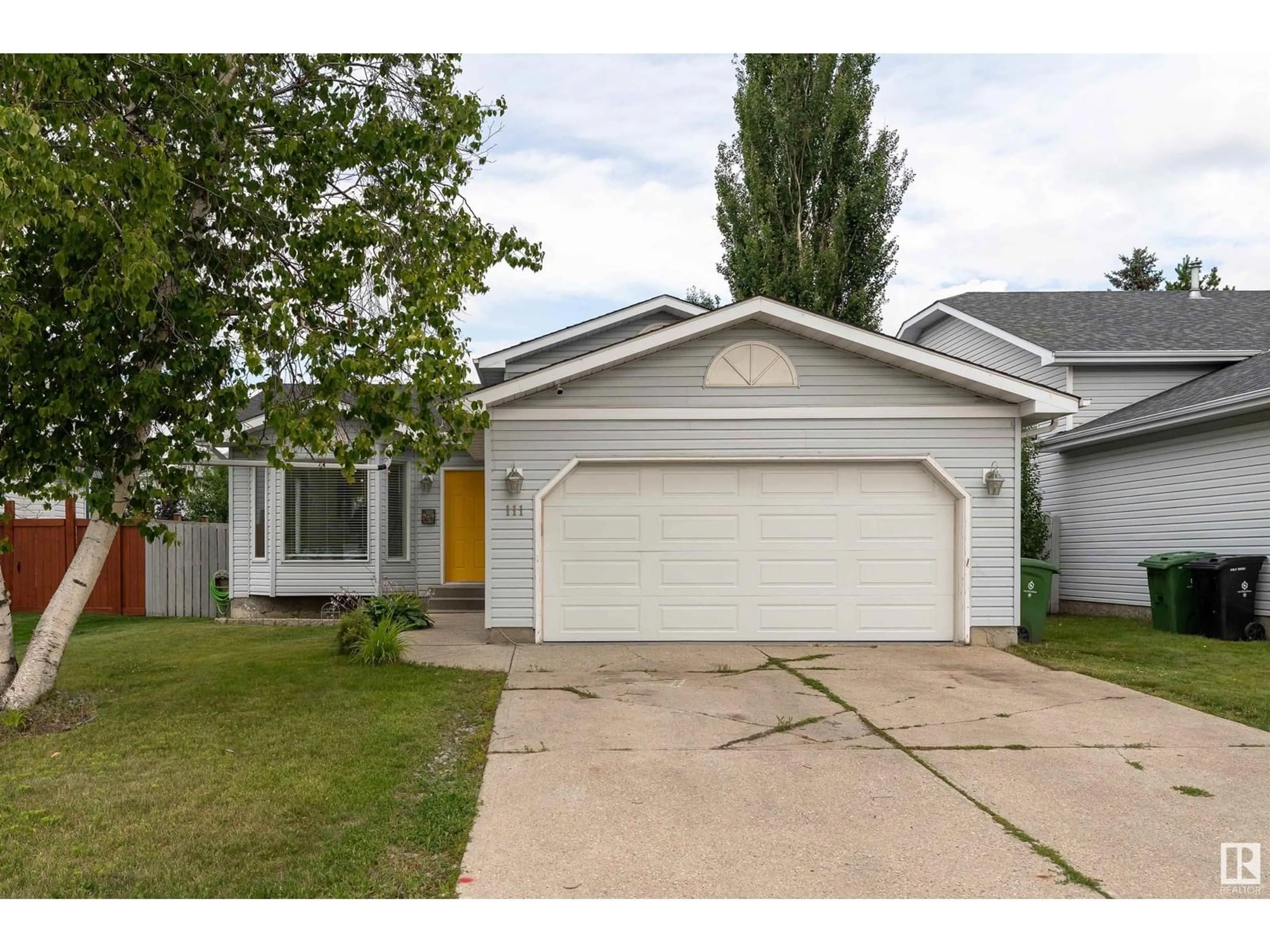 Home with vinyl exterior material, street for 111 WESTMEWS, Fort Saskatchewan Alberta T8L3X7