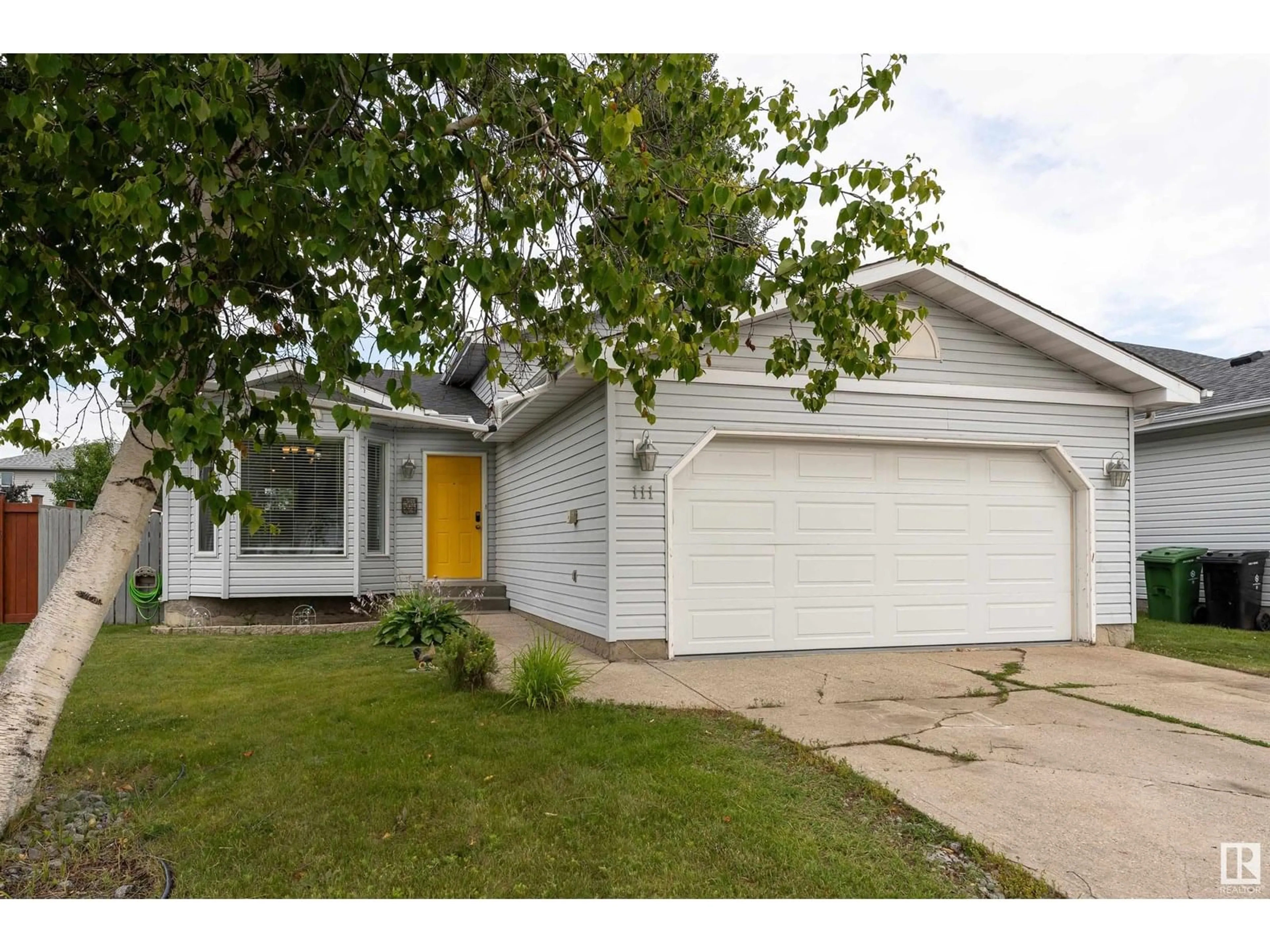 Home with vinyl exterior material, street for 111 WESTMEWS, Fort Saskatchewan Alberta T8L3X7