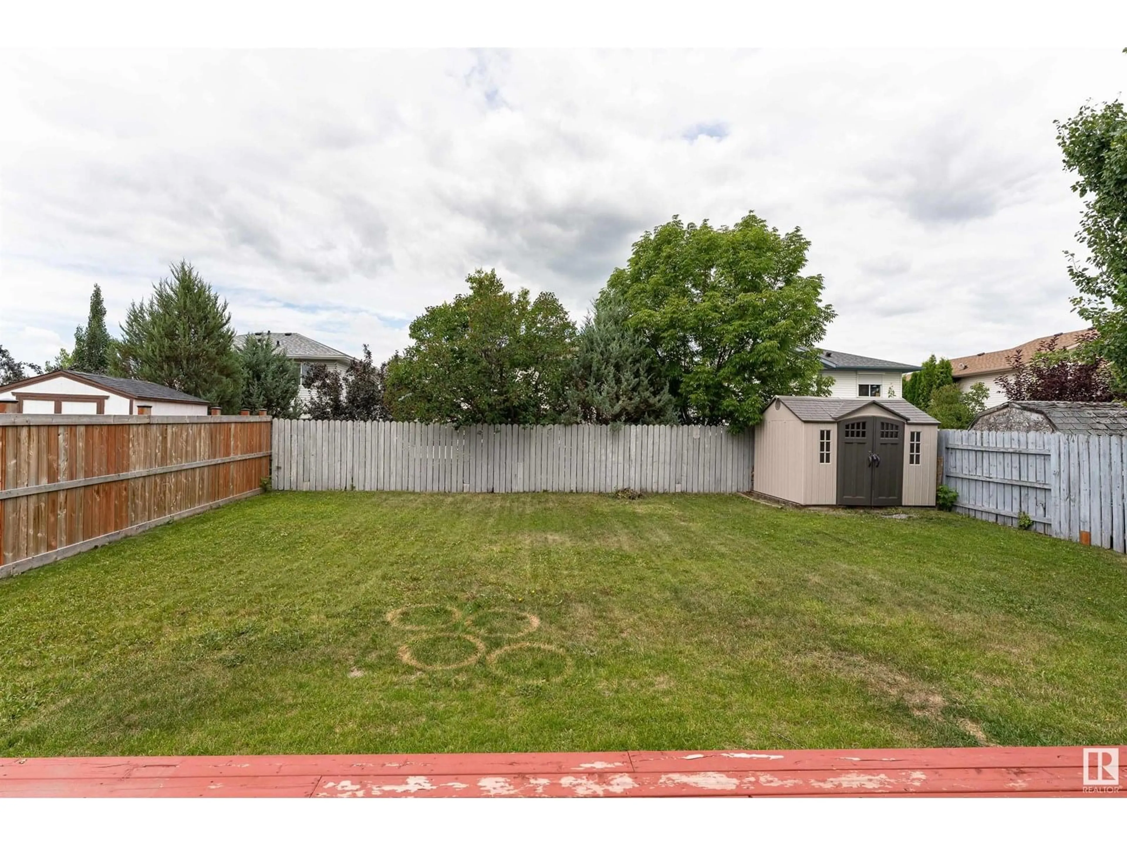 A pic from outside/outdoor area/front of a property/back of a property/a pic from drone, street for 111 WESTMEWS, Fort Saskatchewan Alberta T8L3X7