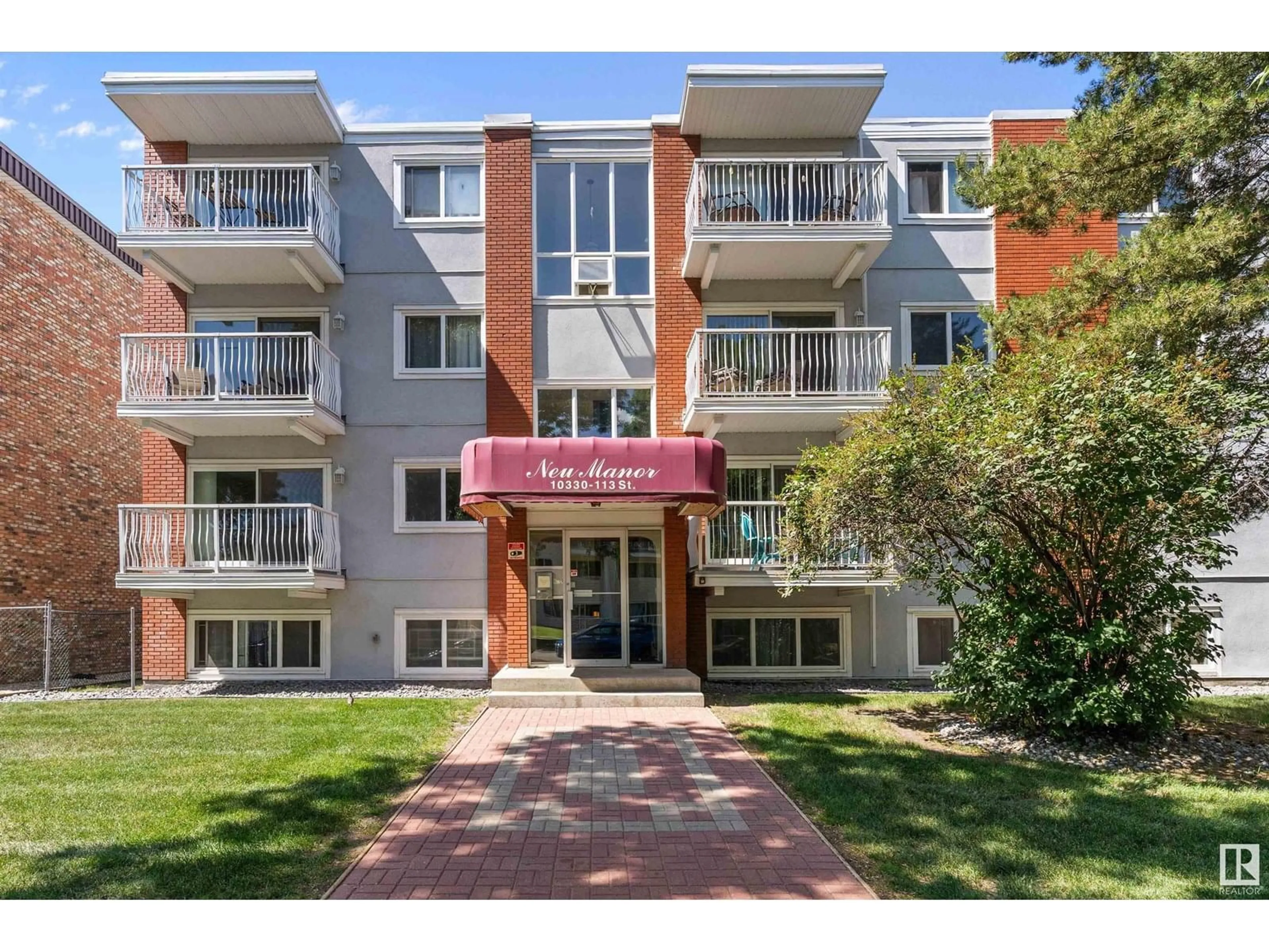 Indoor foyer for #206 - 10330 113 ST, Edmonton Alberta T5K1P6