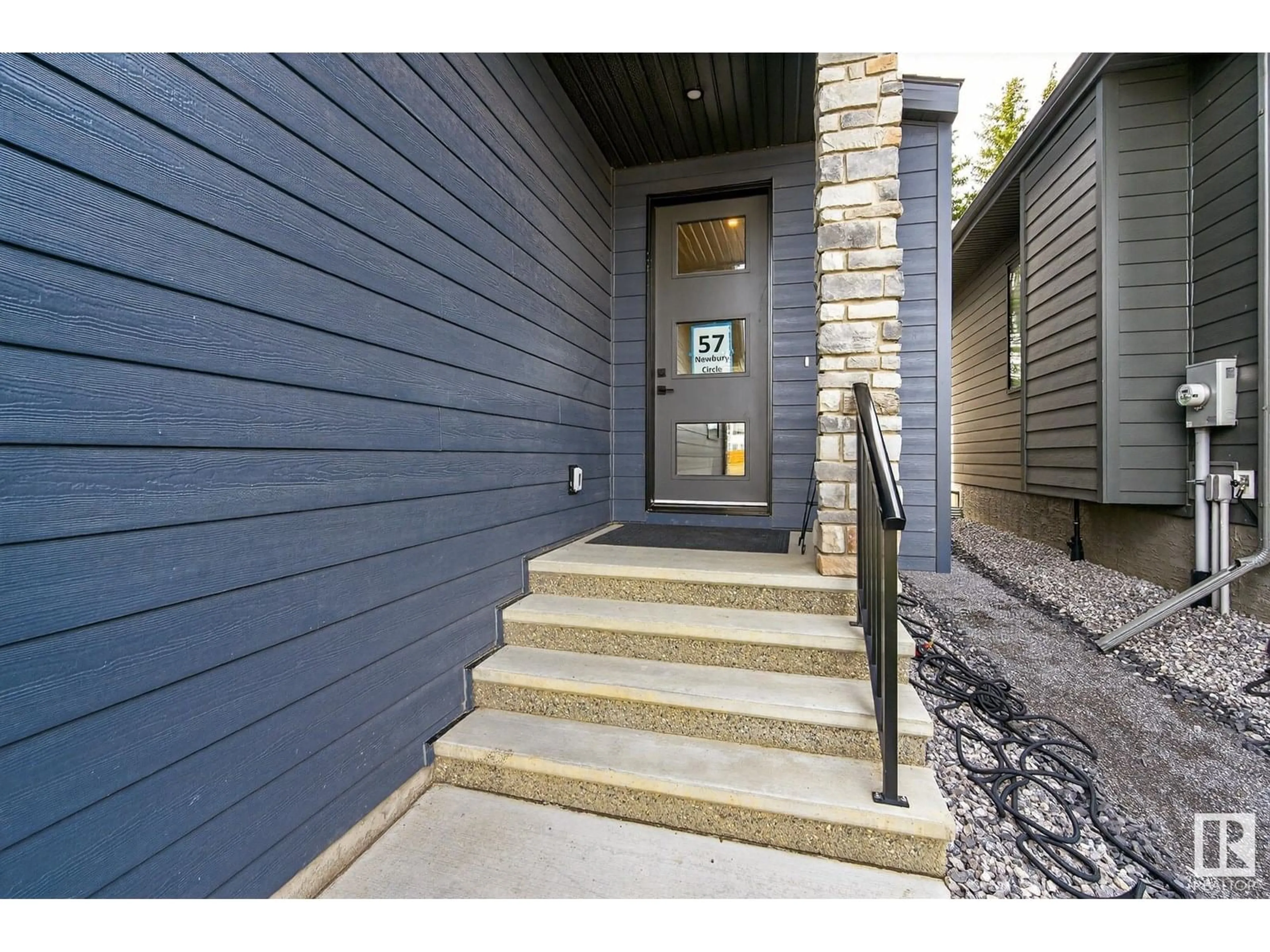Indoor entryway for 57 NEWBURY CI, Sherwood Park Alberta T8B0C4