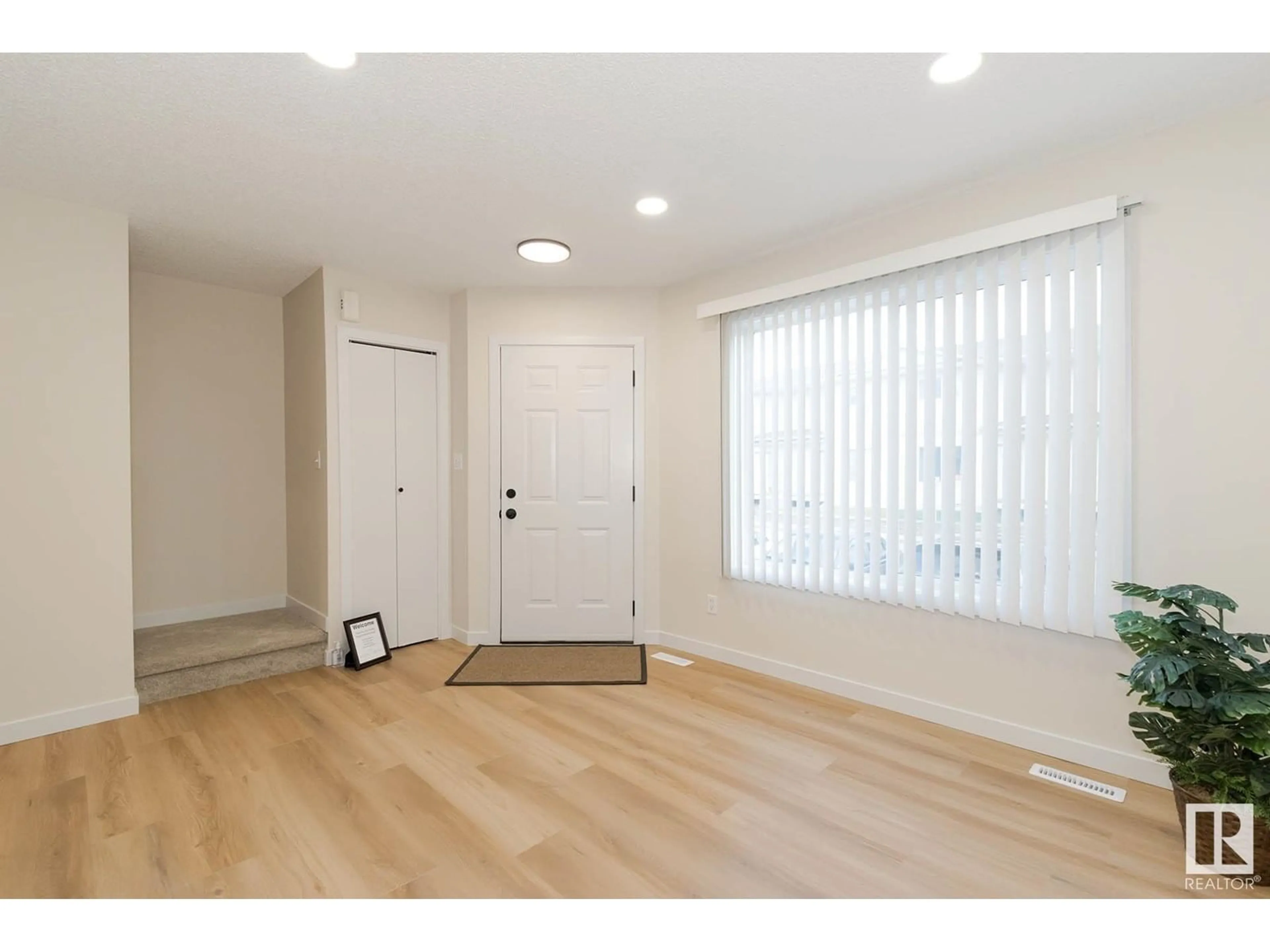 Indoor entryway for 610 - 1305 KING ST, Spruce Grove Alberta T7X4J9