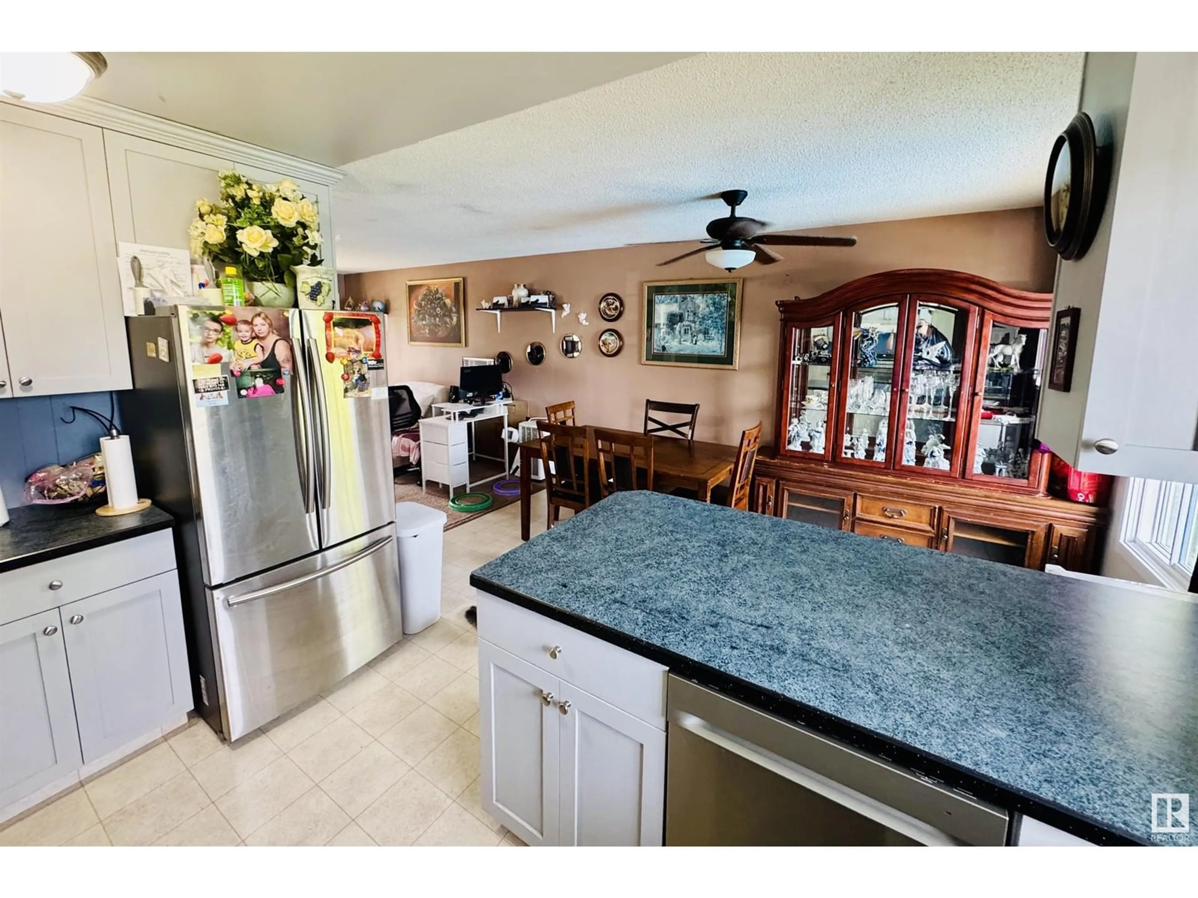 Open concept kitchen, ceramic/tile floor for 5114 52 AV, St. Paul Town Alberta T0A3A1