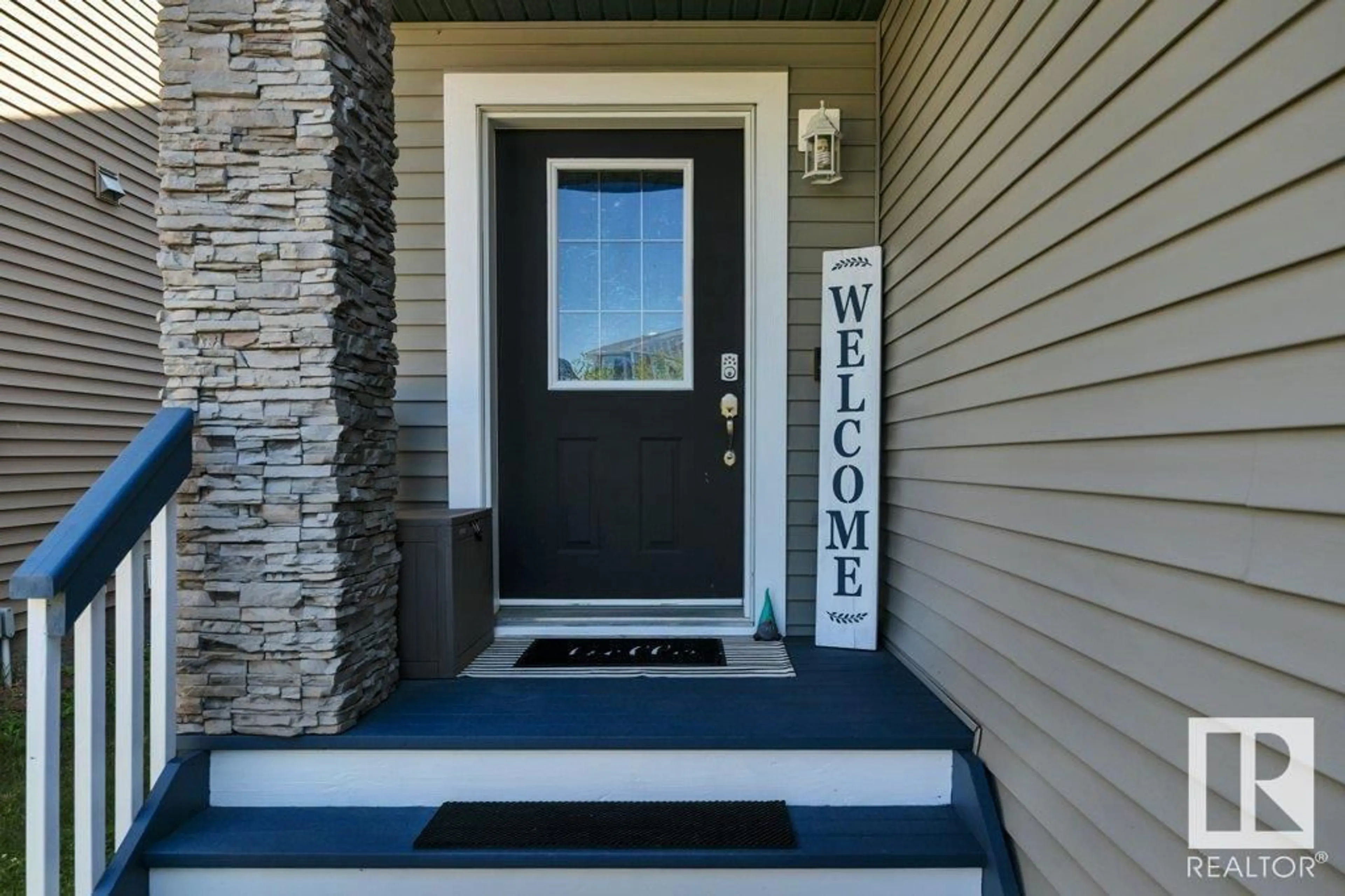 Indoor entryway for 17233 73 ST, Edmonton Alberta T5Z0K7