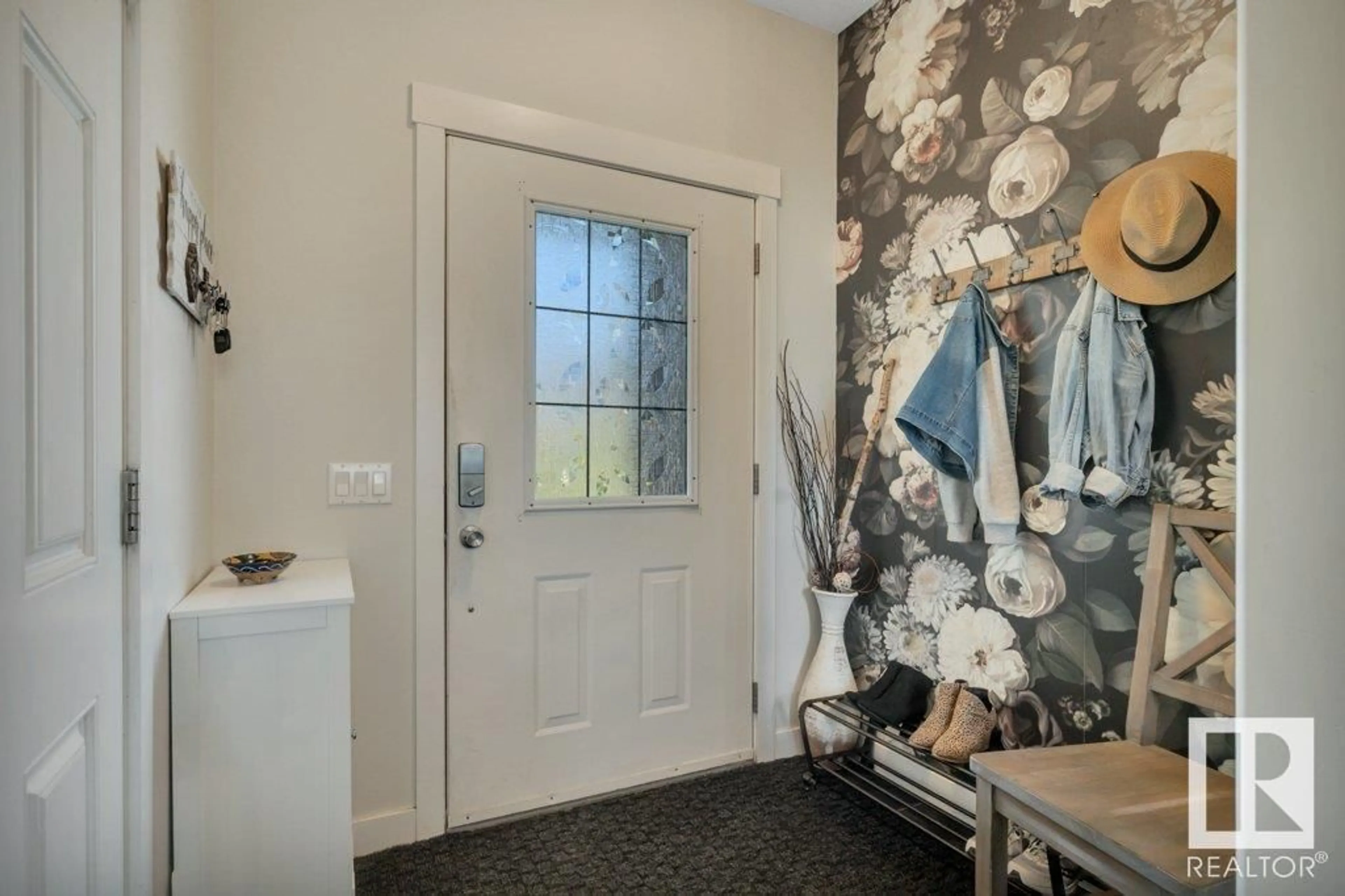 Indoor entryway for 17233 73 ST, Edmonton Alberta T5Z0K7