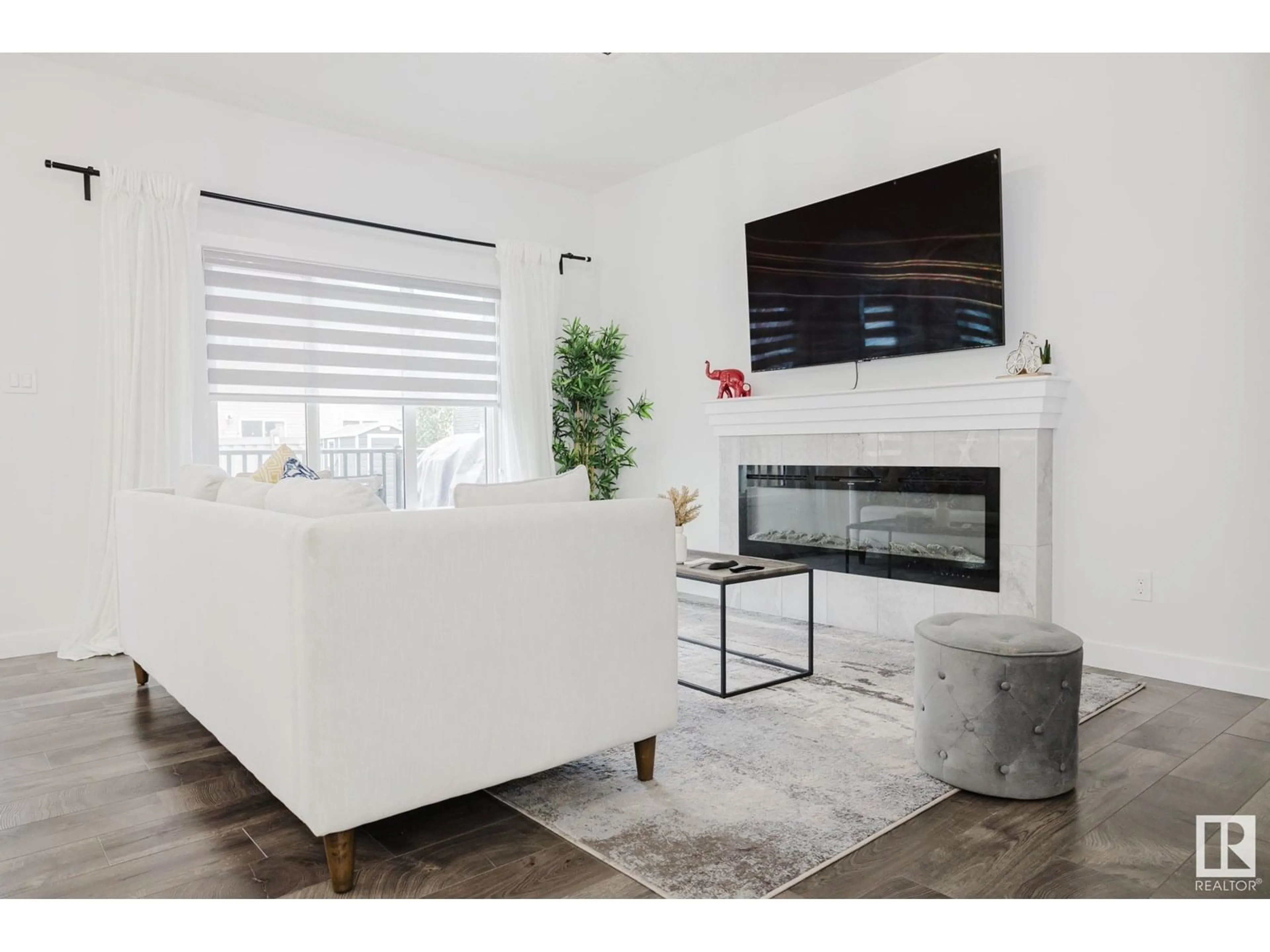 Living room with furniture, unknown for 7209 CHIVERS PL, Edmonton Alberta T6W4L4
