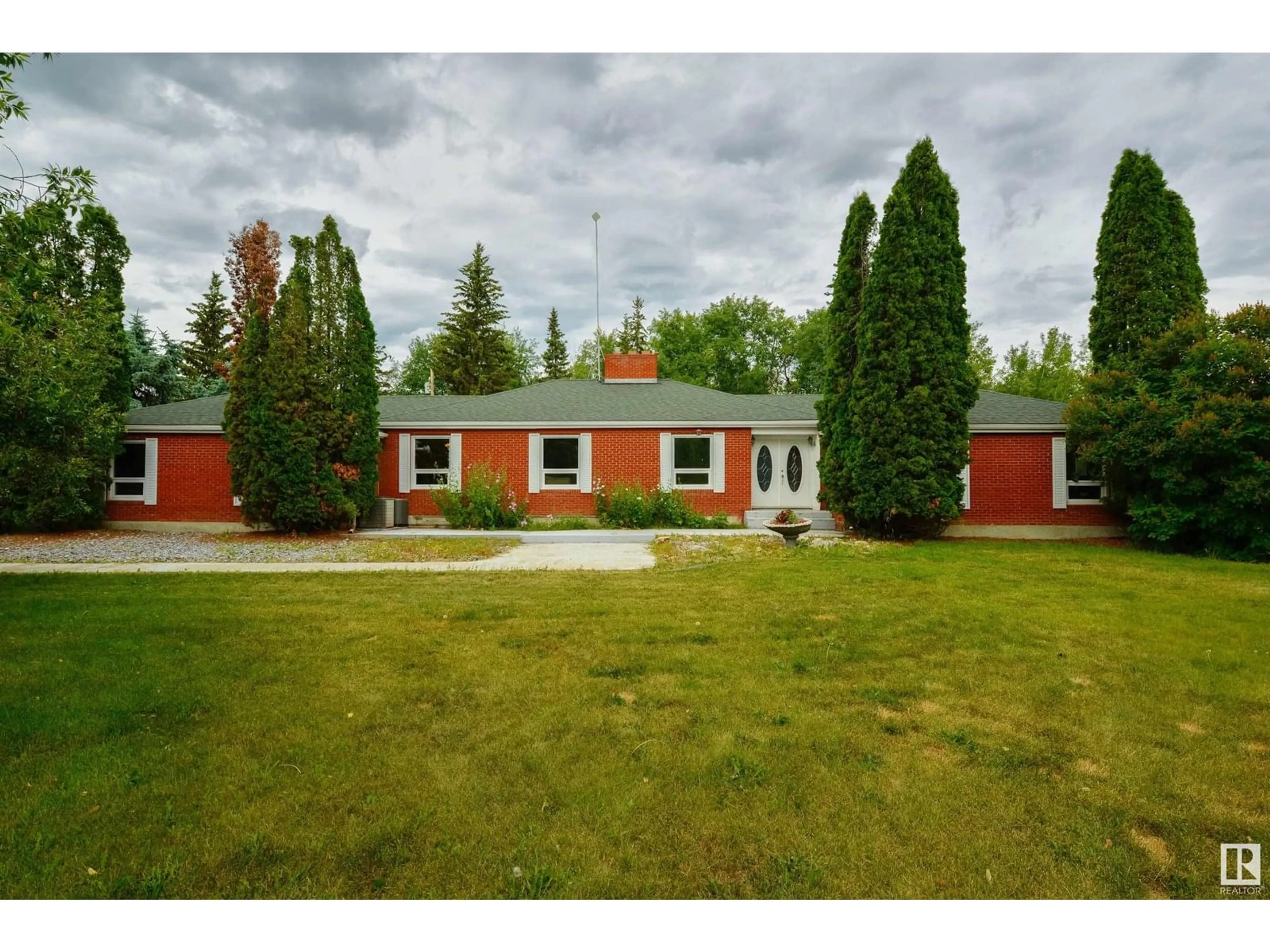 A pic from outside/outdoor area/front of a property/back of a property/a pic from drone, unknown for 1128 TWP ROAD 544, Rural Lac Ste. Anne County Alberta T0E1V0