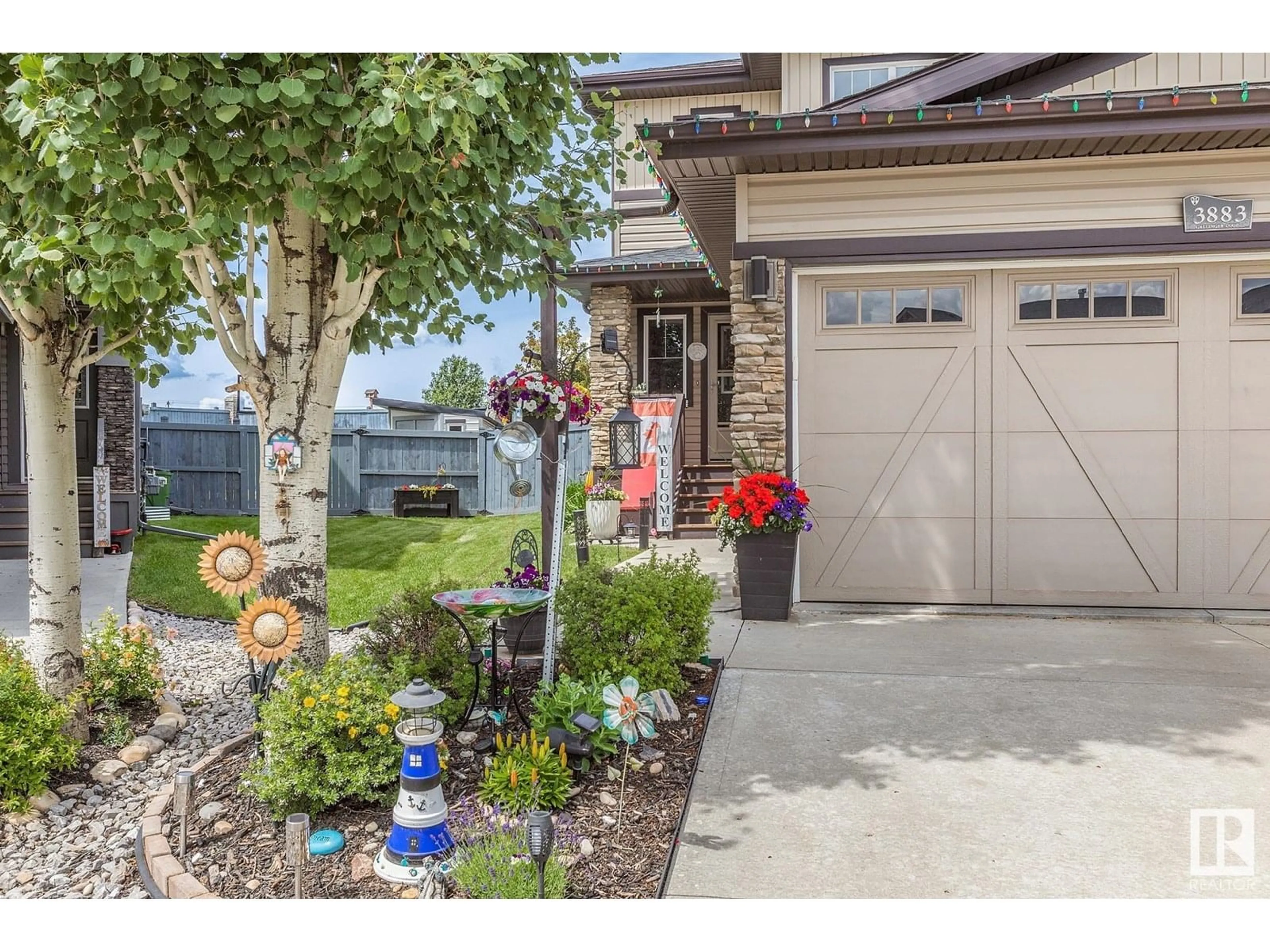 Indoor entryway for 3883 GALLINGER LO, Edmonton Alberta T5T4G6