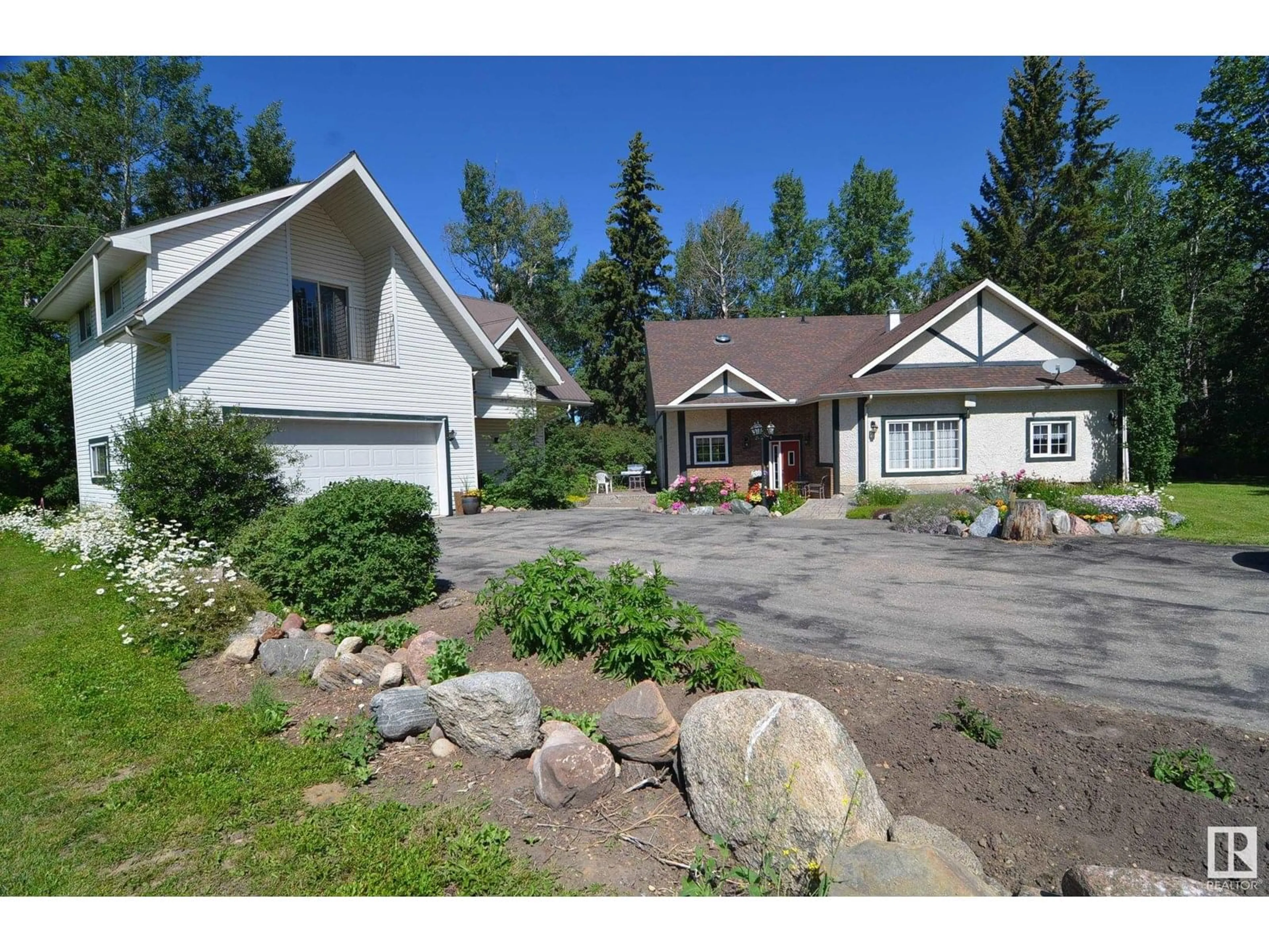 A pic from outside/outdoor area/front of a property/back of a property/a pic from drone, street for 5102 49 ST, Neerlandia Alberta T0G1R0