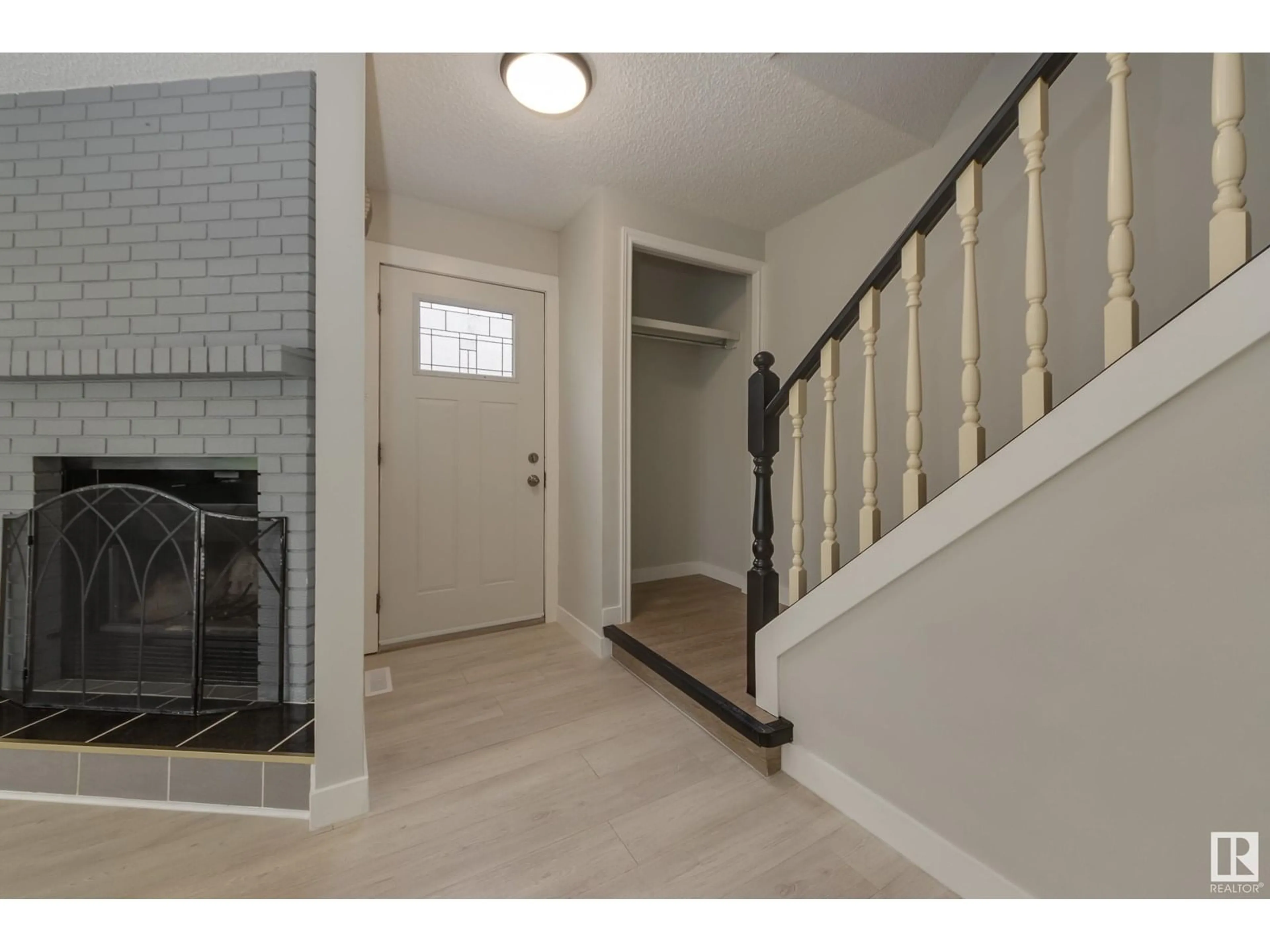 Indoor entryway for 12430 85 ST, Edmonton Alberta T5B3H2