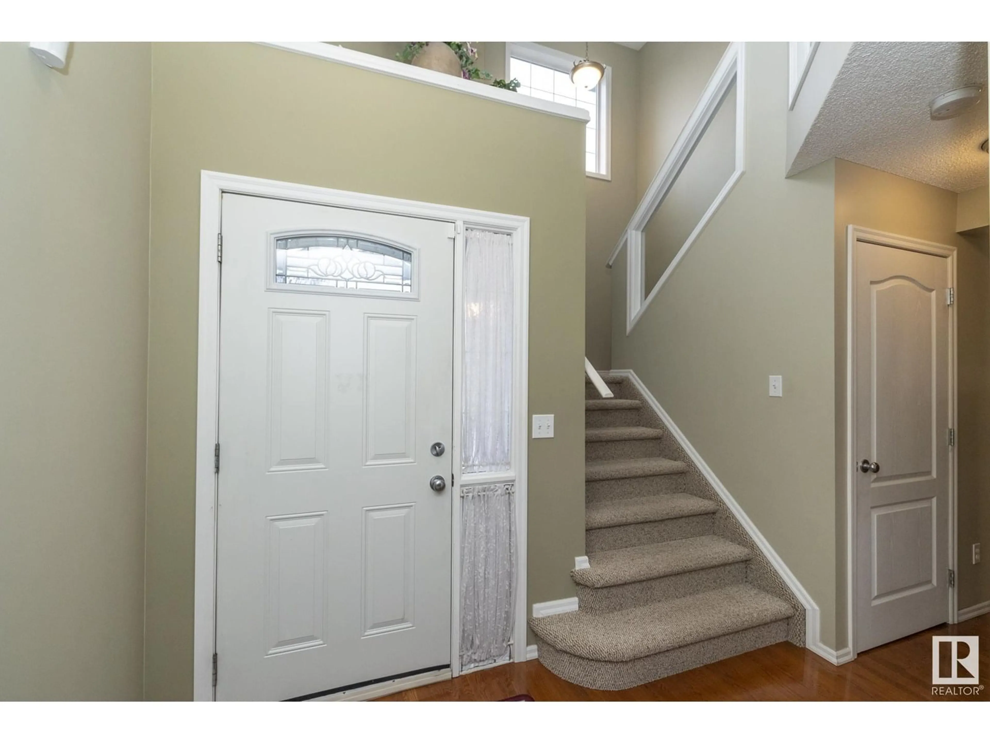 Indoor entryway for NW - 3528 22 ST, Edmonton Alberta T6L3E4