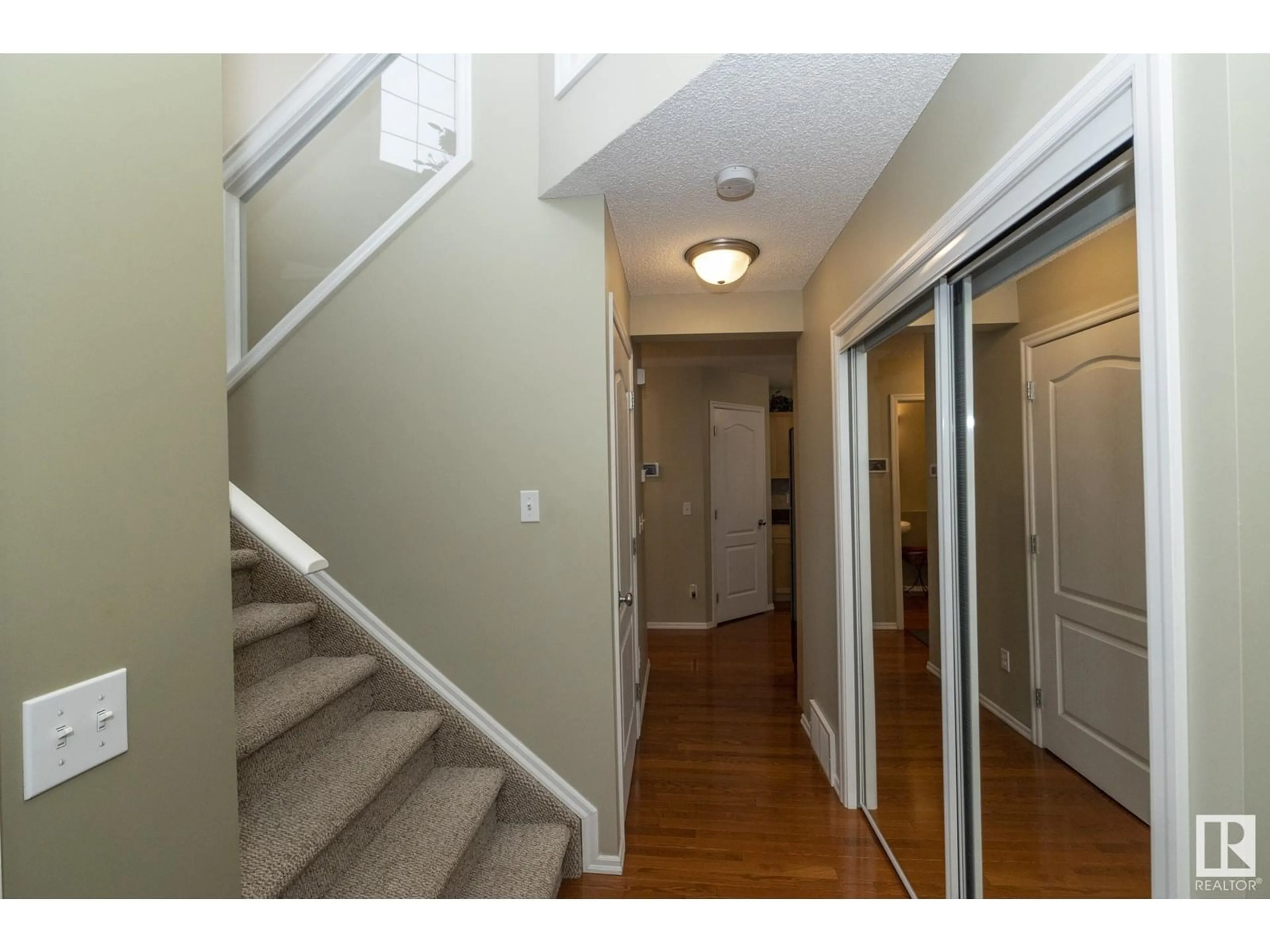 Indoor foyer for NW - 3528 22 ST, Edmonton Alberta T6L3E4