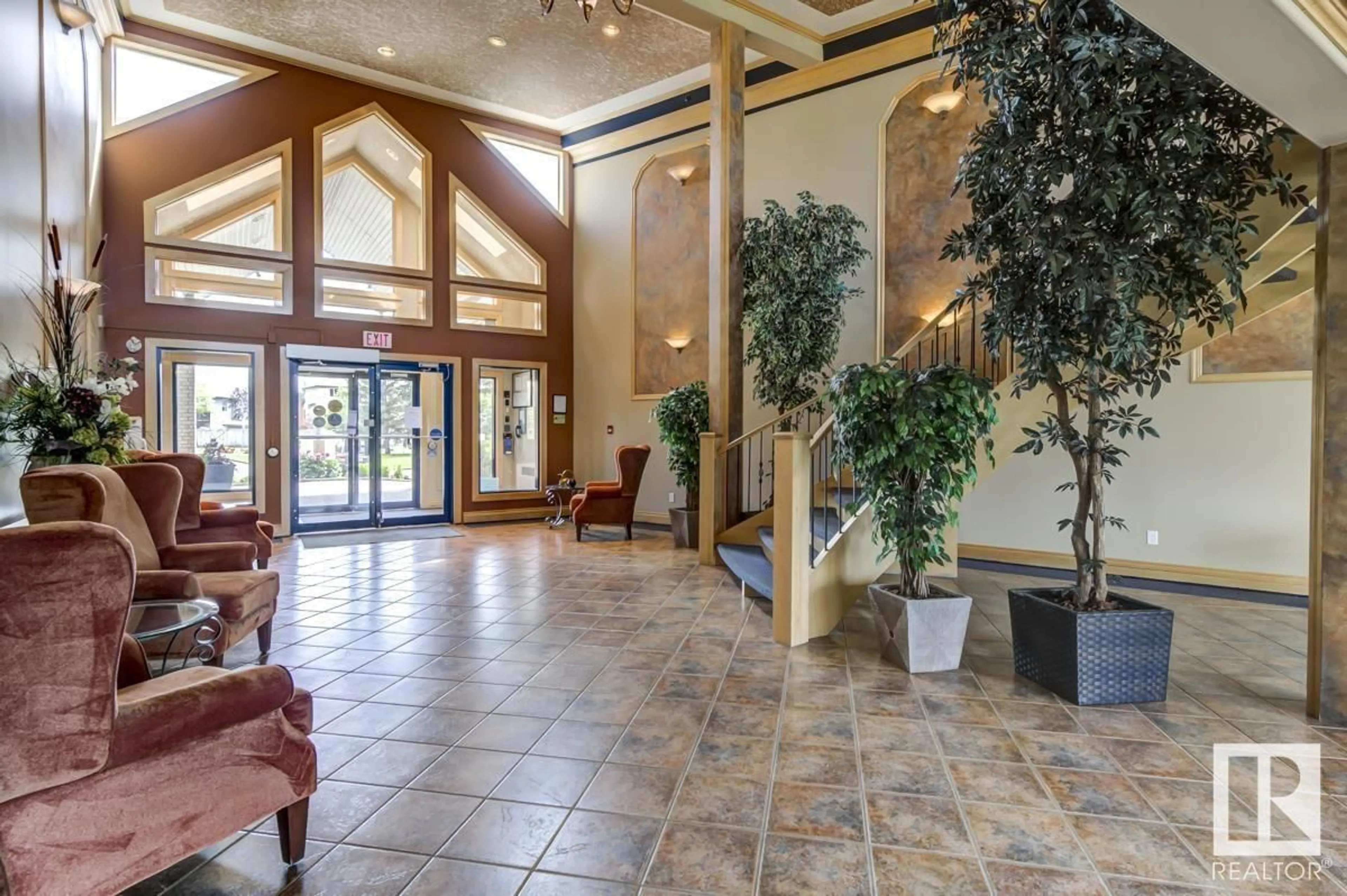 Lobby for 100 - 318 FOXHAVEN DR, Sherwood Park Alberta T8A6B6