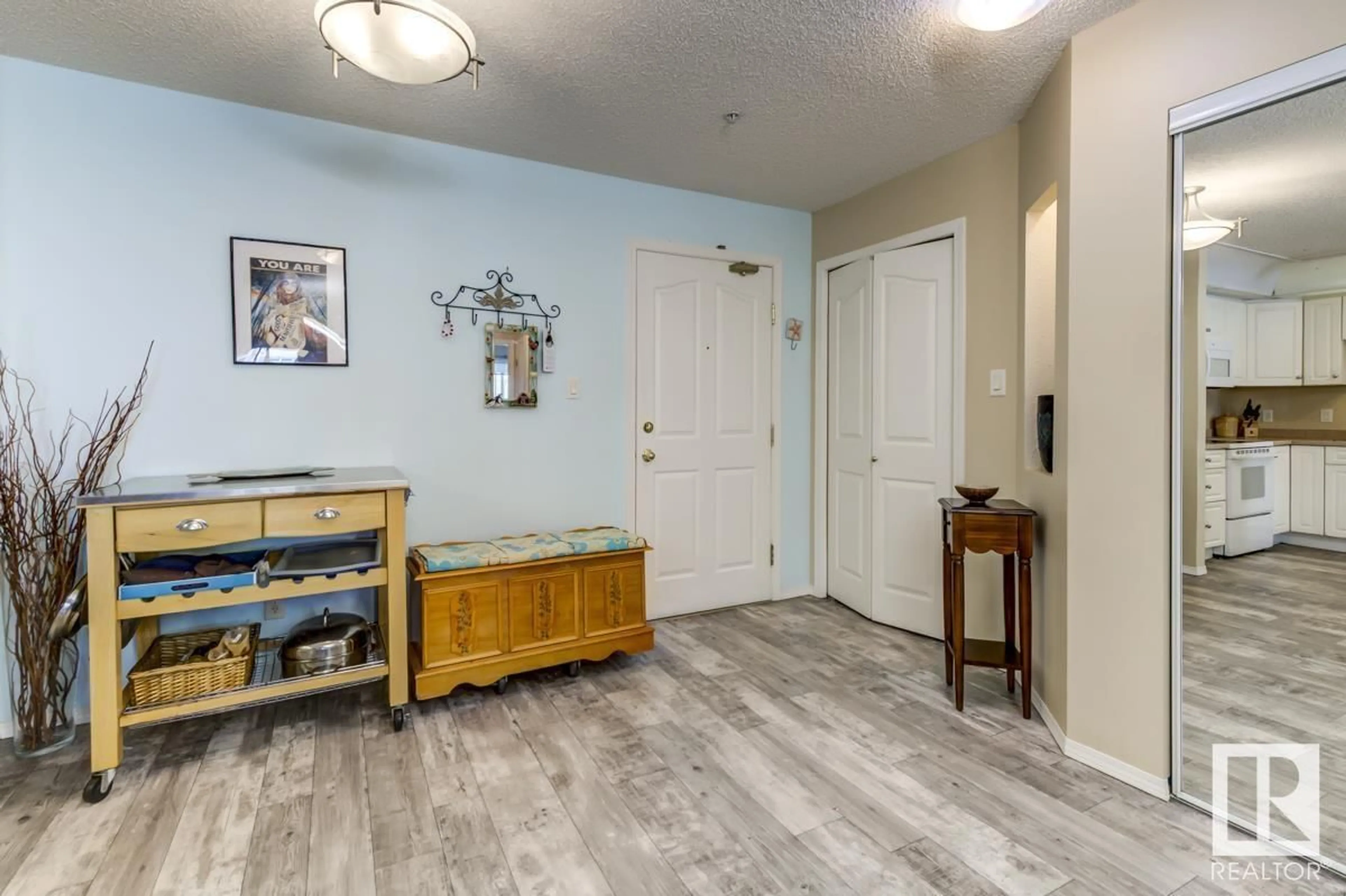 Indoor entryway for 100 - 318 FOXHAVEN DR, Sherwood Park Alberta T8A6B6