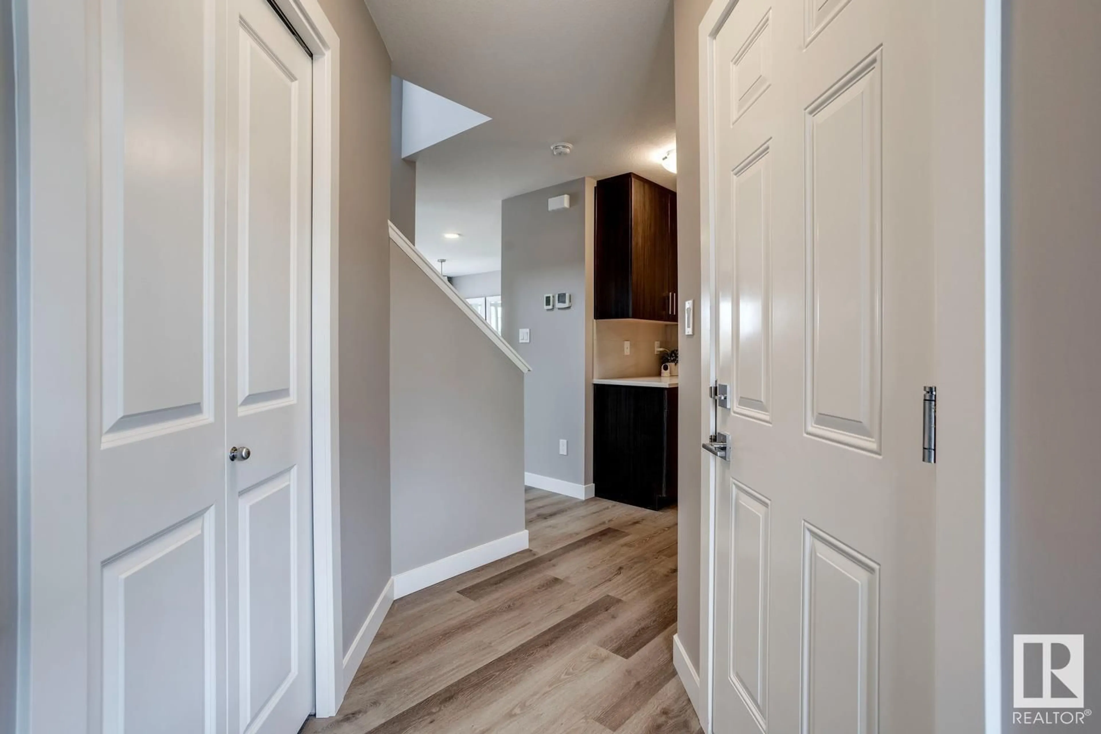Indoor entryway for 53 13139 205 ST NW, Edmonton Alberta T5S0N1