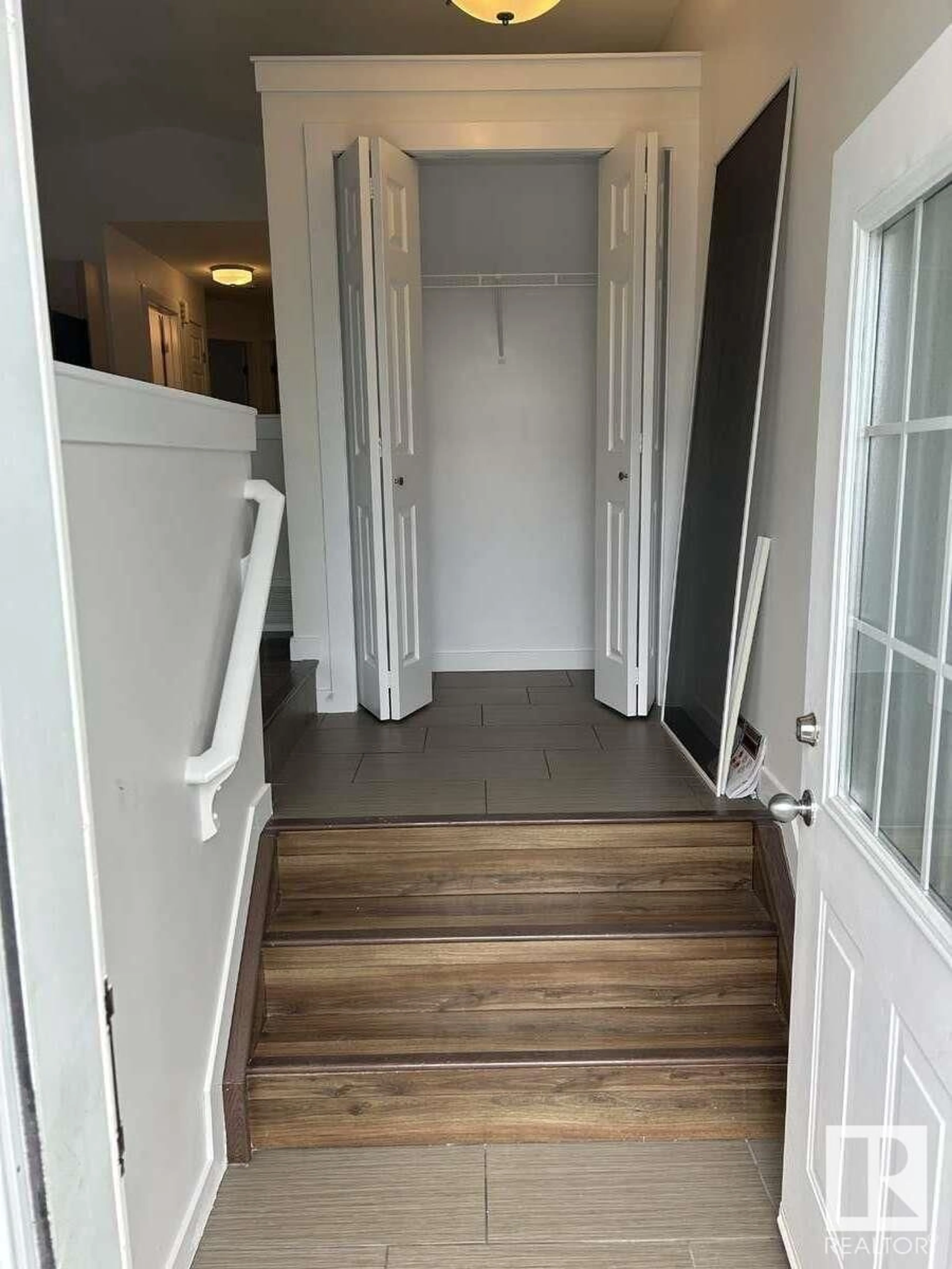 Indoor entryway for NW - 14851 47 ST, Edmonton Alberta T5Y2X3