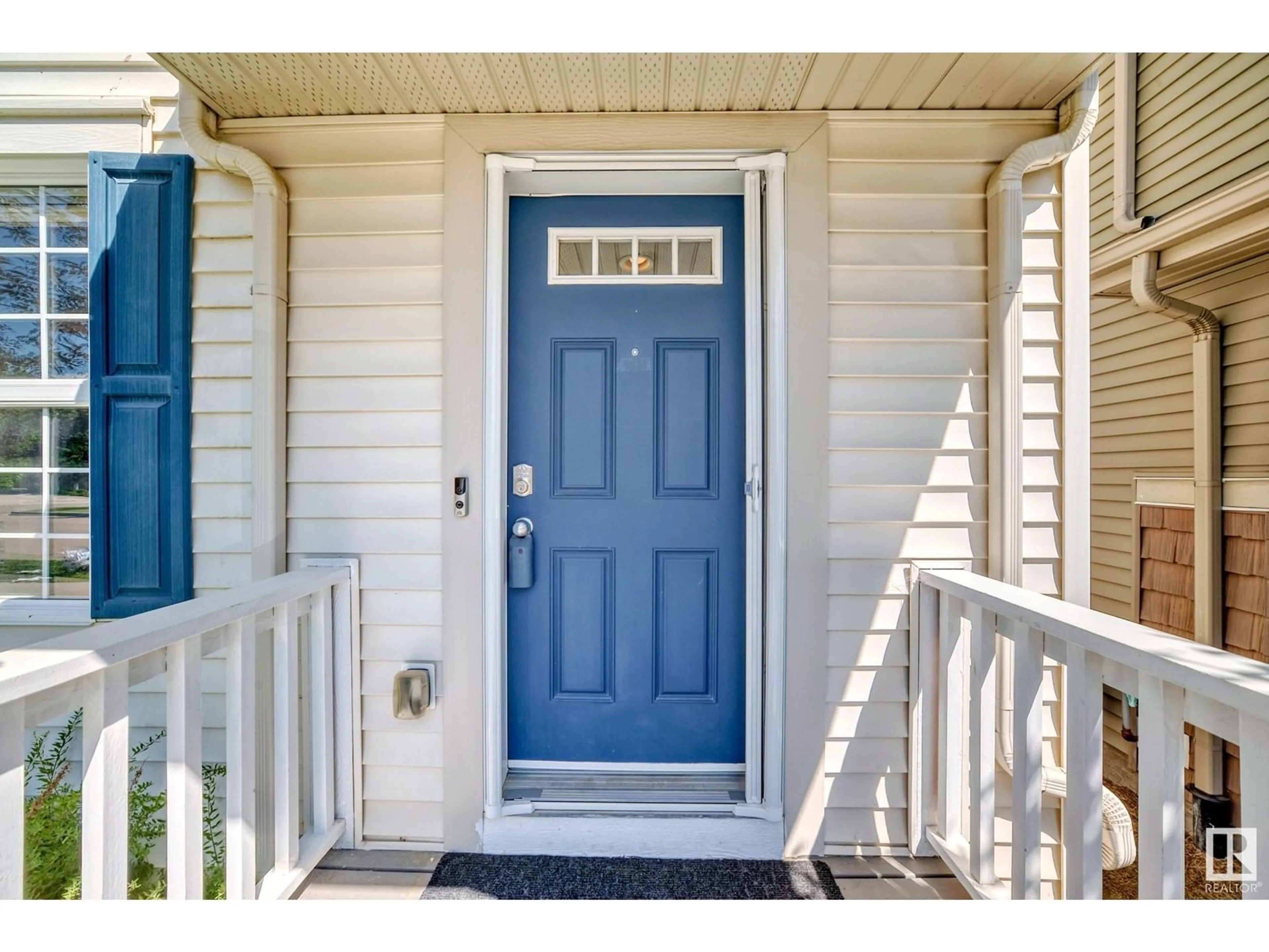 Indoor entryway for 7965 ERASMUS CR, Edmonton Alberta T6M0S2