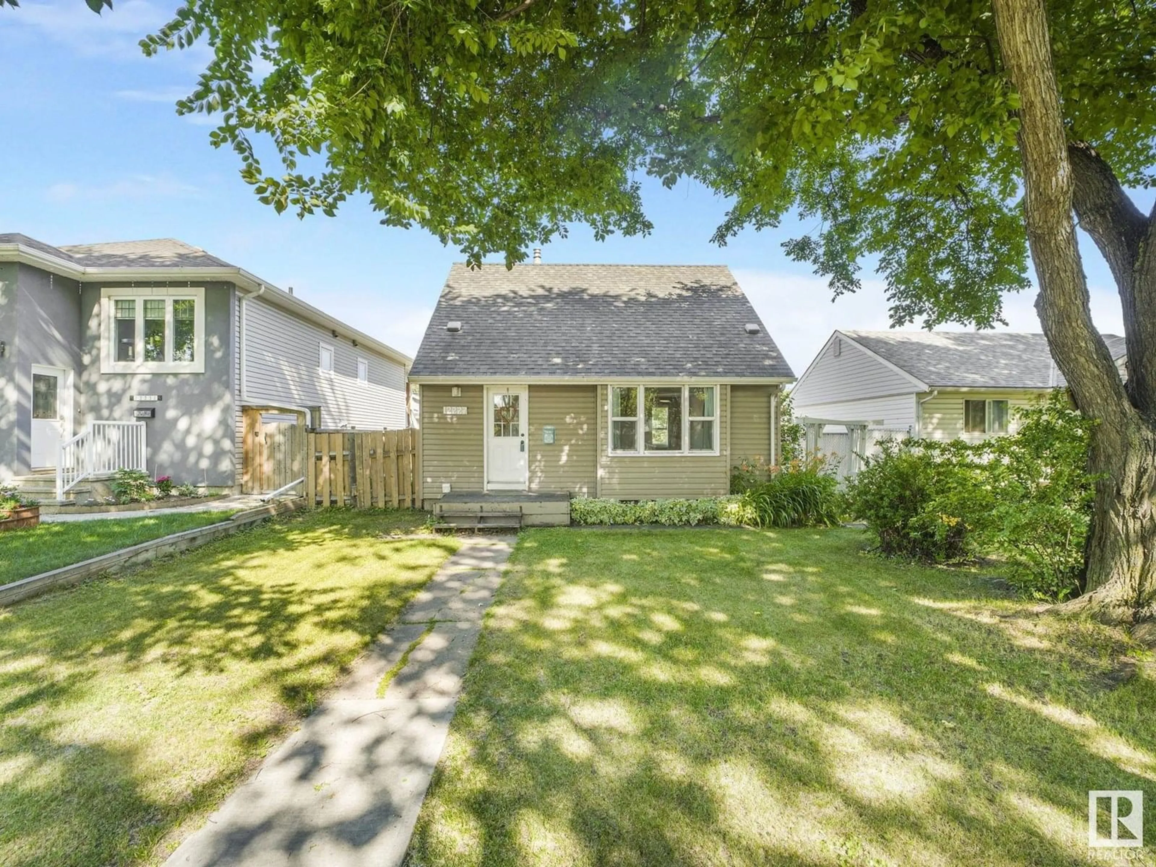 A pic from outside/outdoor area/front of a property/back of a property/a pic from drone, street for 12227 106 ST, Edmonton Alberta T5G2R9
