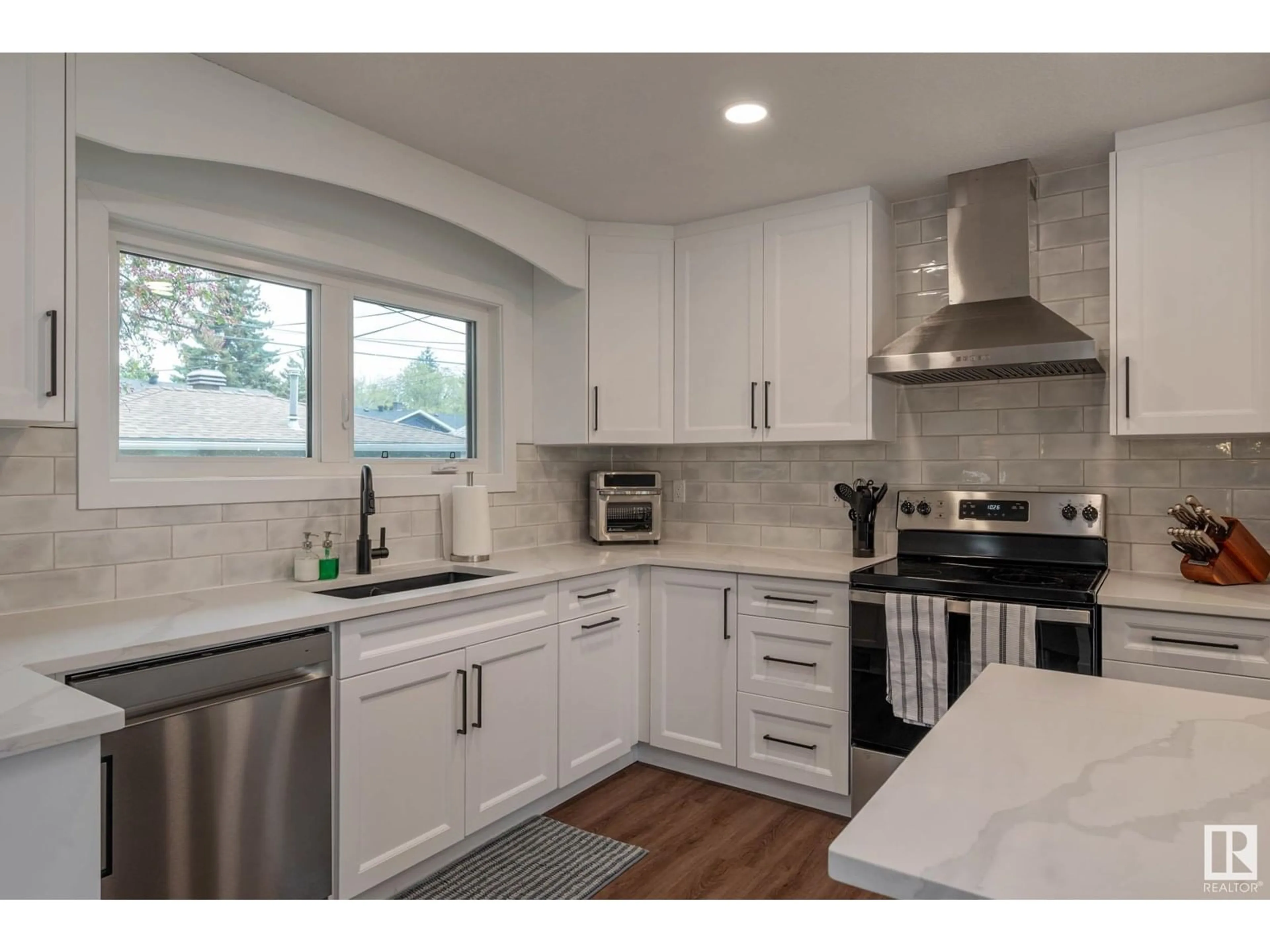 Open concept kitchen, unknown for 14622 95 AV, Edmonton Alberta T5N0B3