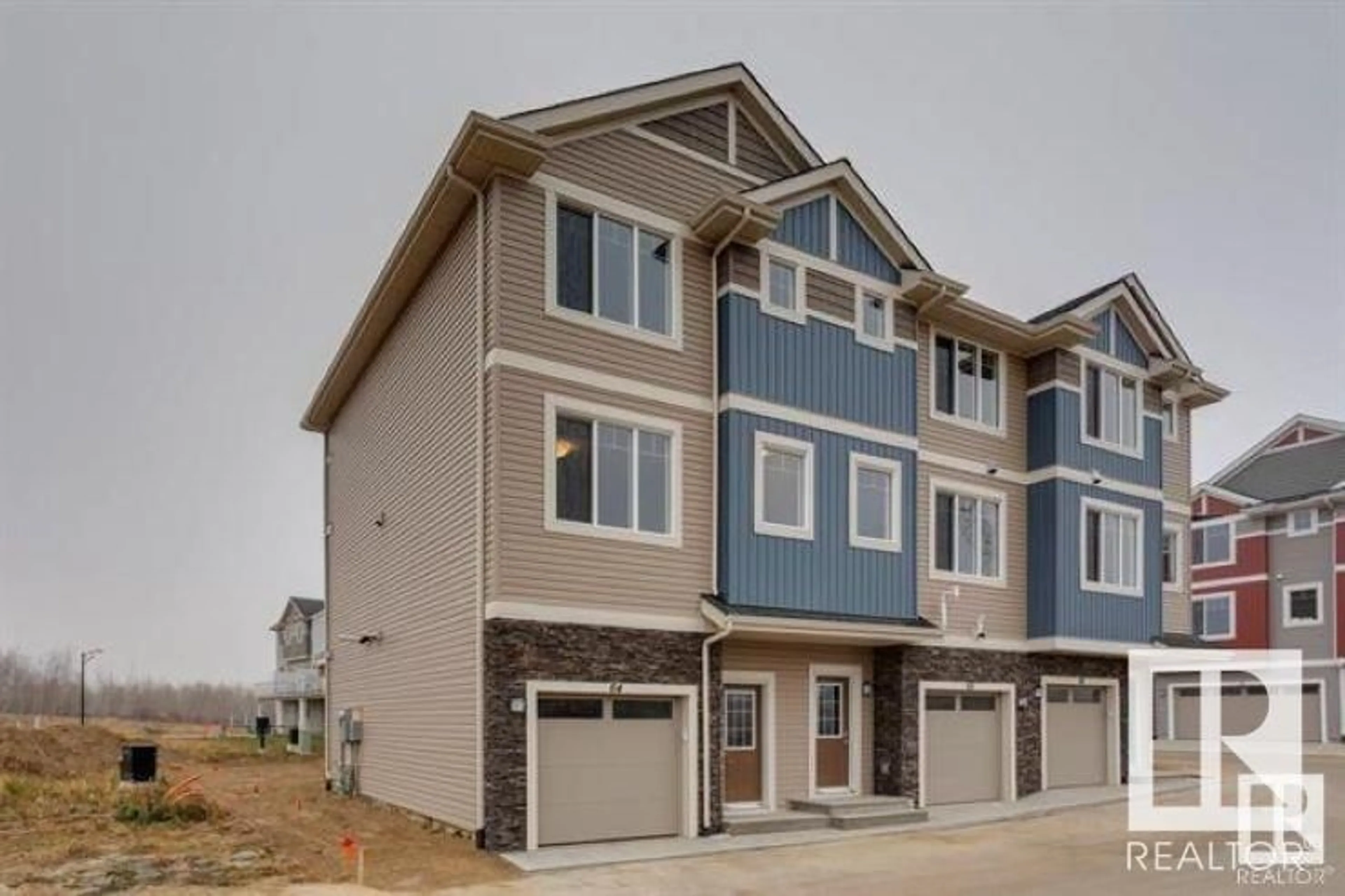 Home with vinyl exterior material, street for 75 13139 205 ST NW, Edmonton Alberta T5S0N1