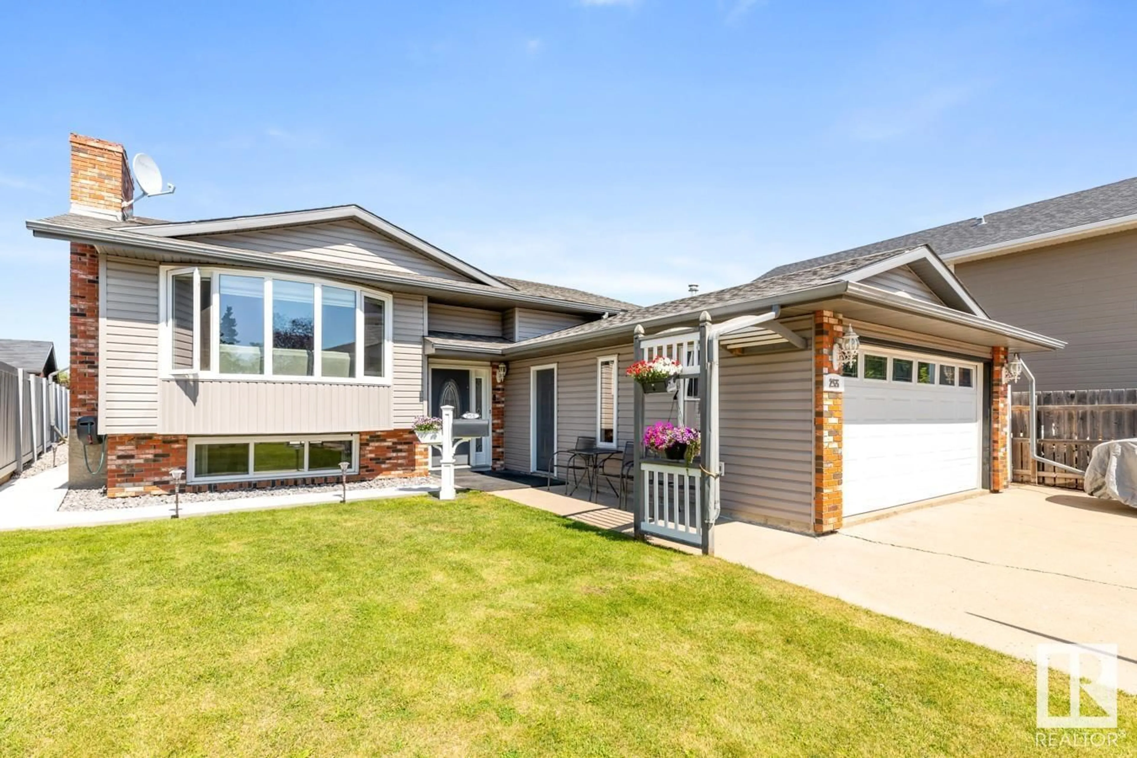 Home with vinyl exterior material, street for 255 HUMBERSTONE RD, Edmonton Alberta T5A4C5