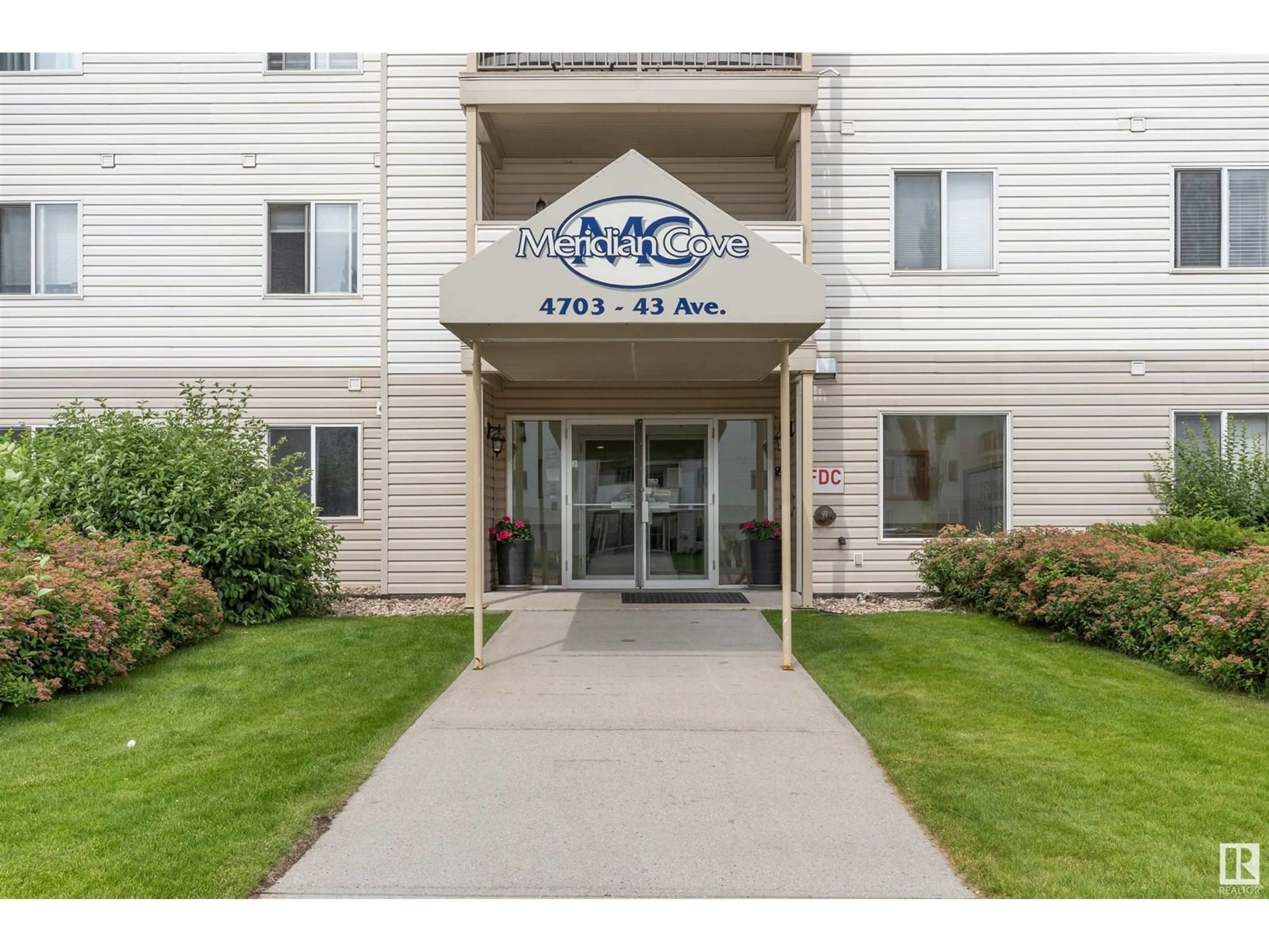 Indoor foyer for 207 - 4703 43 AV, Stony Plain Alberta T2Z2S7