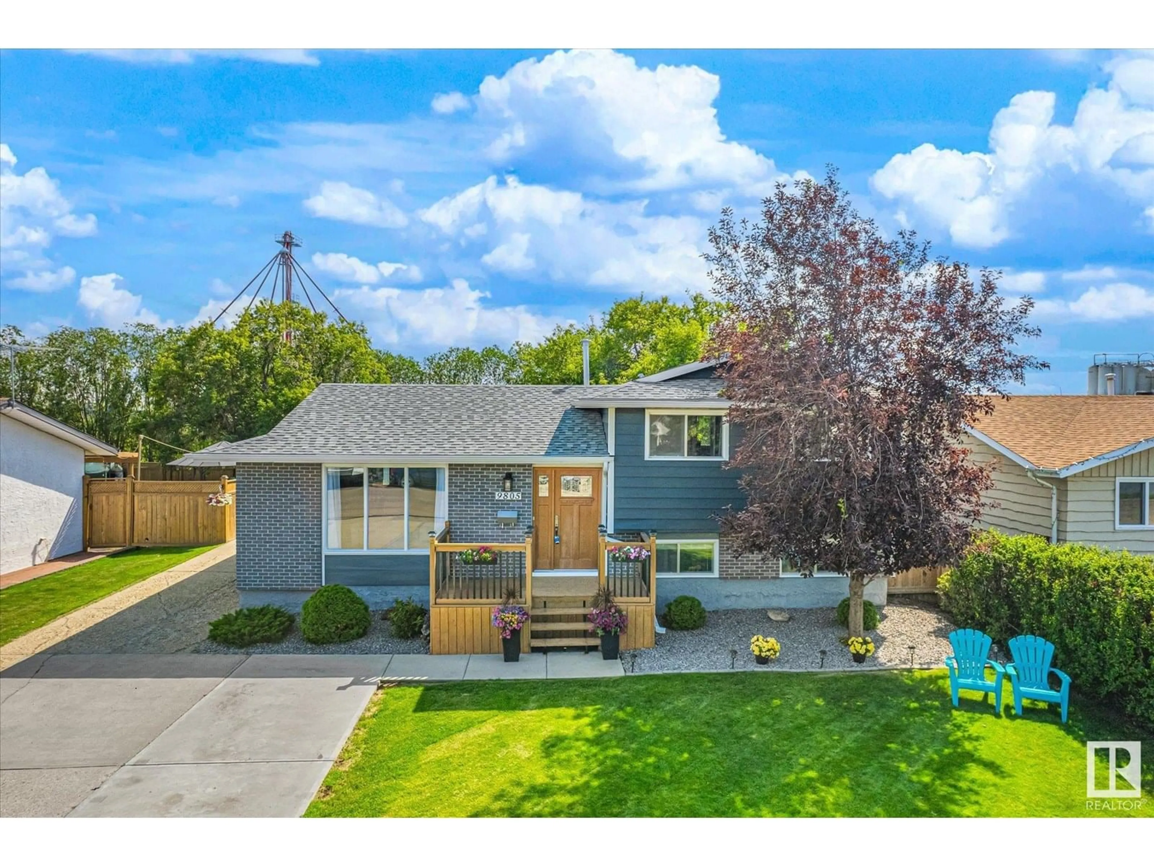 A pic from outside/outdoor area/front of a property/back of a property/a pic from drone, street for 9805 95 AV, Morinville Alberta T8R1H3