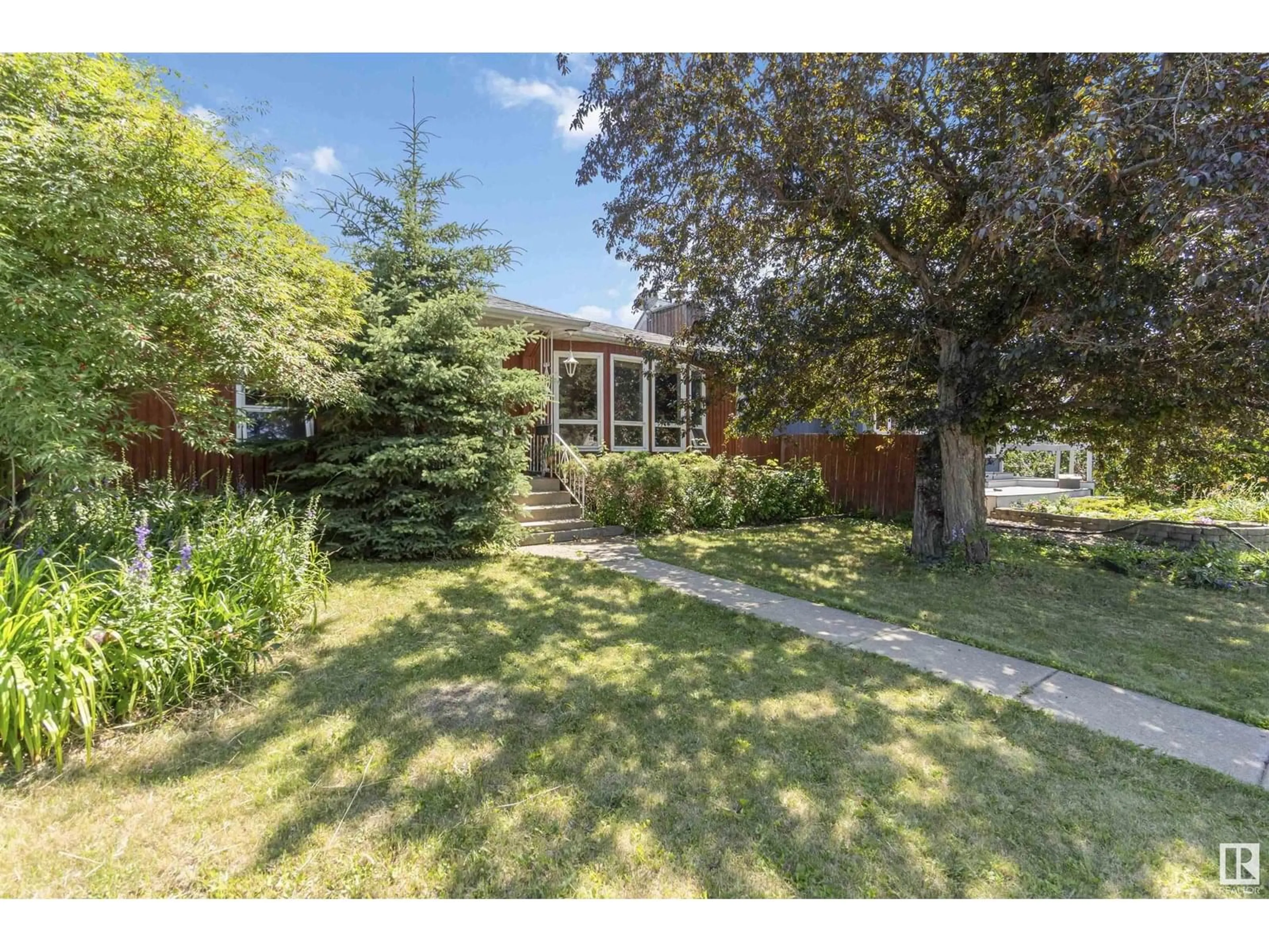 A pic from outside/outdoor area/front of a property/back of a property/a pic from drone, street for NW - 10951 118 ST, Edmonton Alberta T5H3P1