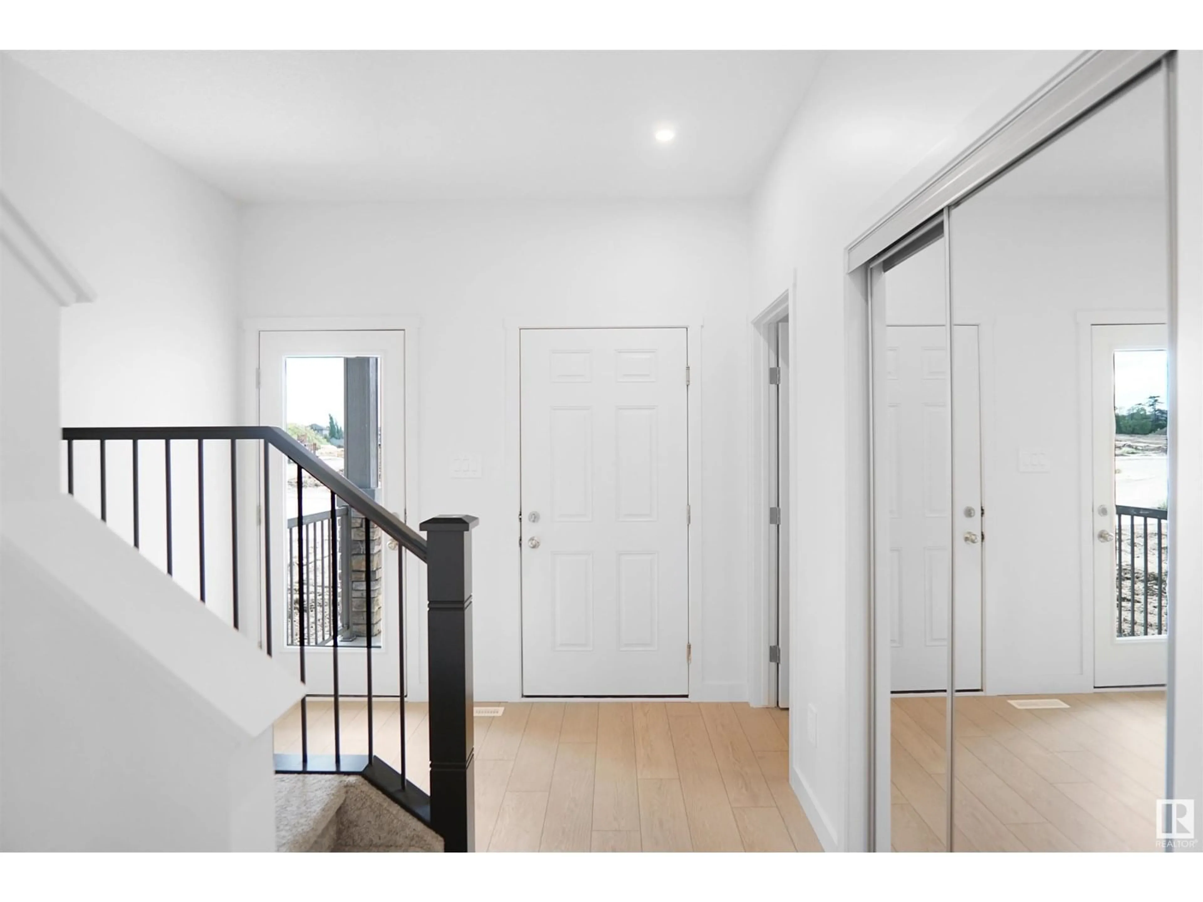 Indoor entryway for 22916 82 AV, Edmonton Alberta T5T4N5