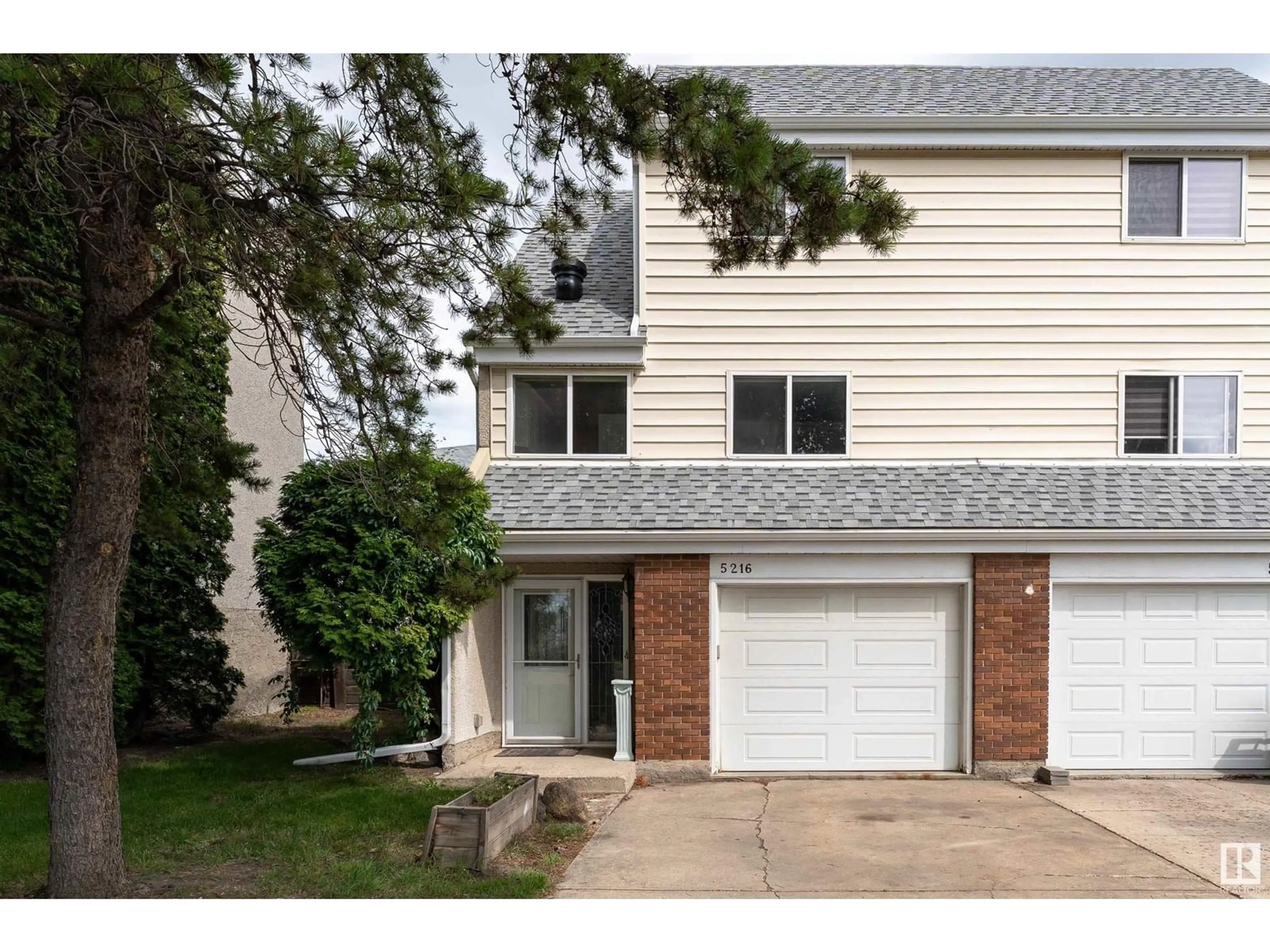 Home with vinyl exterior material, street for 5216 146 AV, Edmonton Alberta T5A2L6