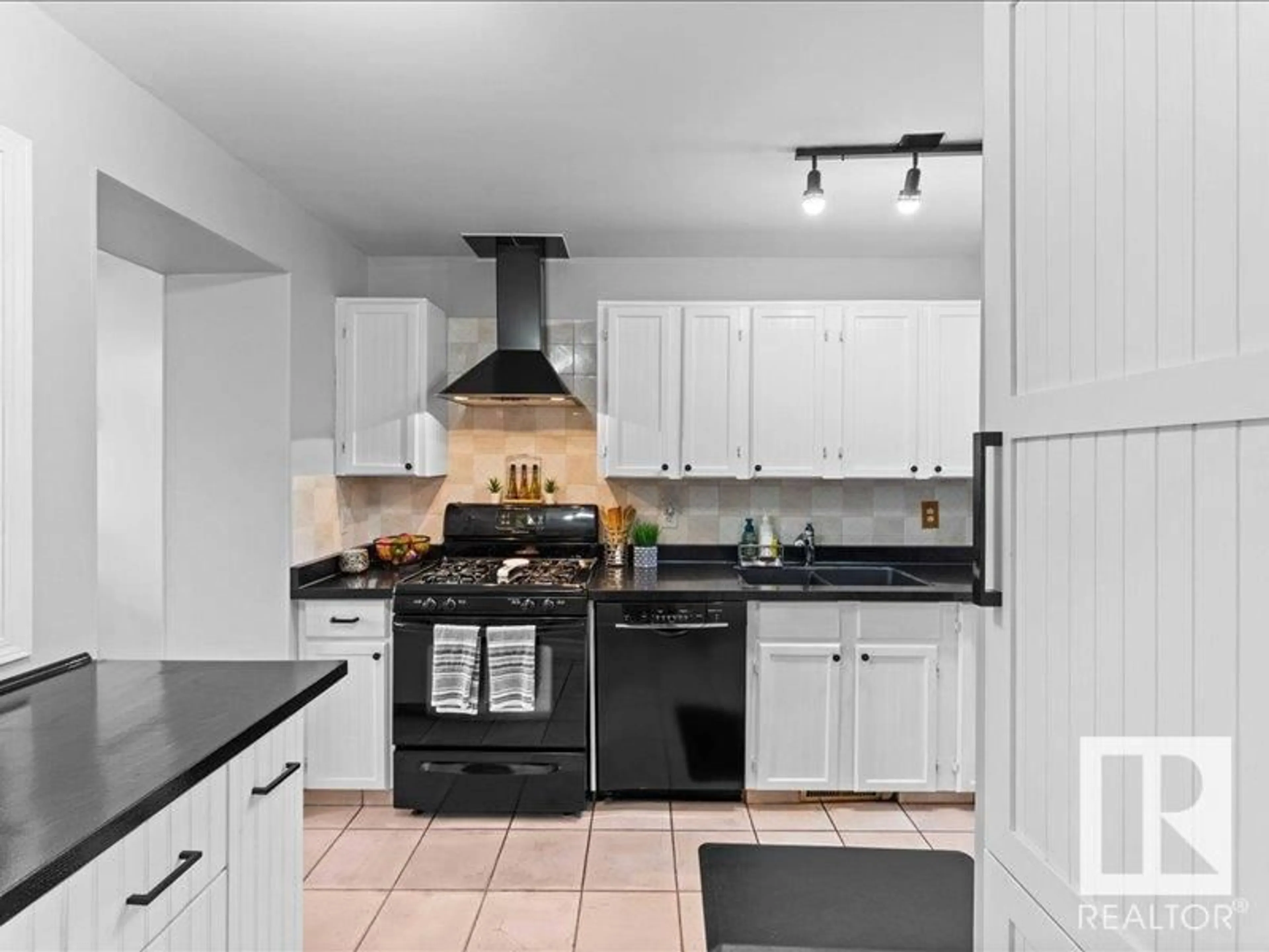 Standard kitchen, ceramic/tile floor for 17429 92 AV, Edmonton Alberta T5T3W6