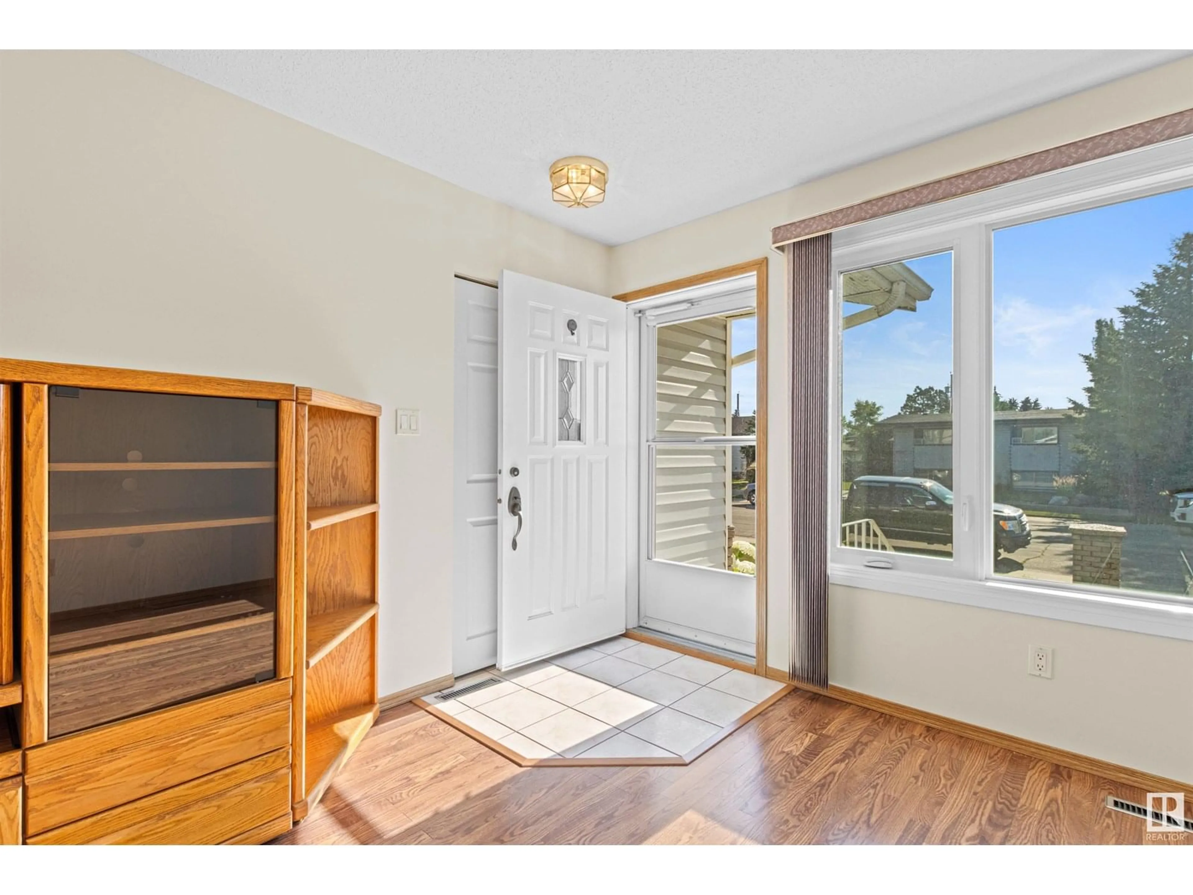 Indoor entryway for NW - 10936 151 ST, Edmonton Alberta T5P1W1