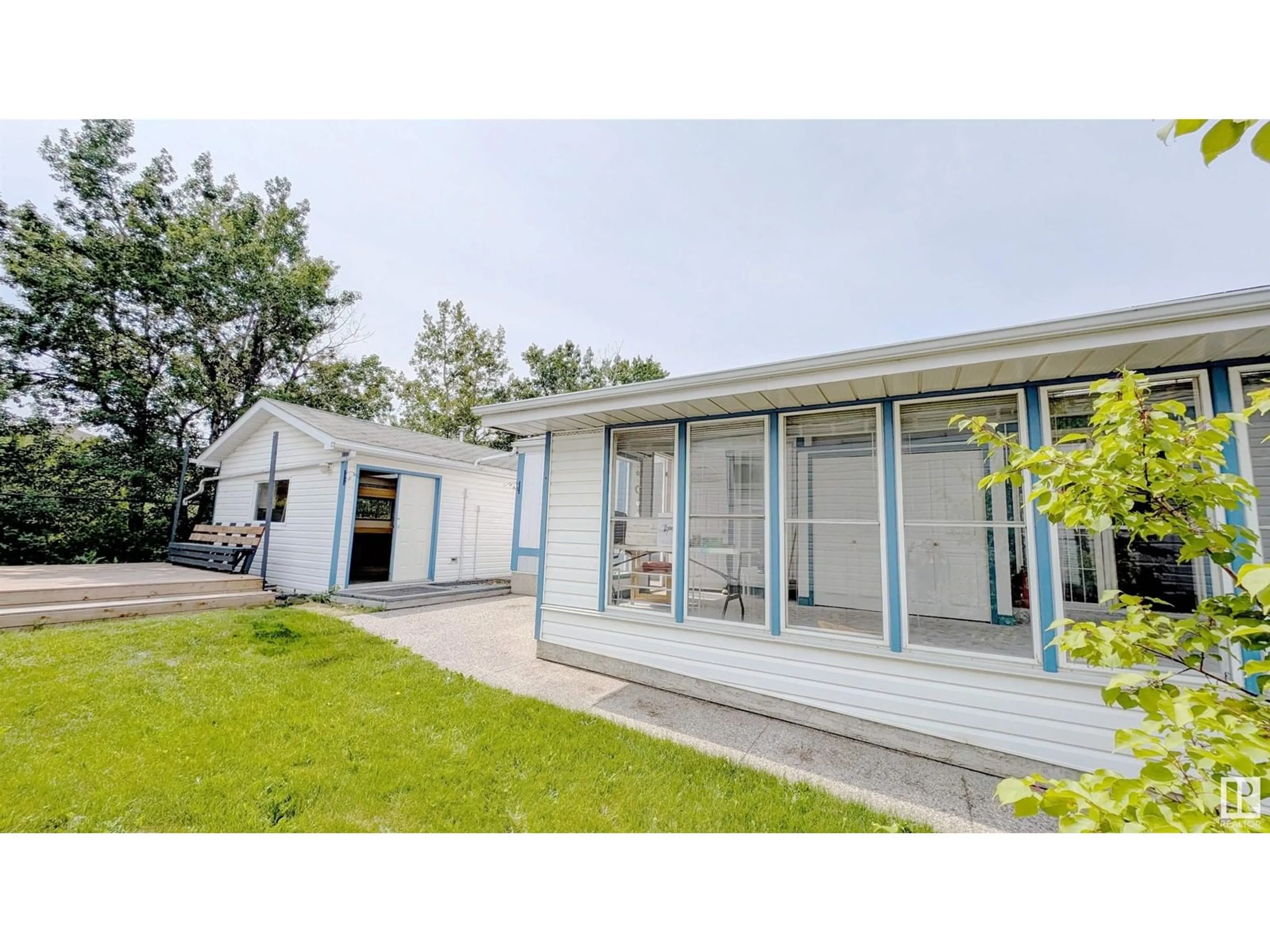 Home with vinyl exterior material, unknown for 1540 JUBILEE, Sherwood Park Alberta T8H1V2