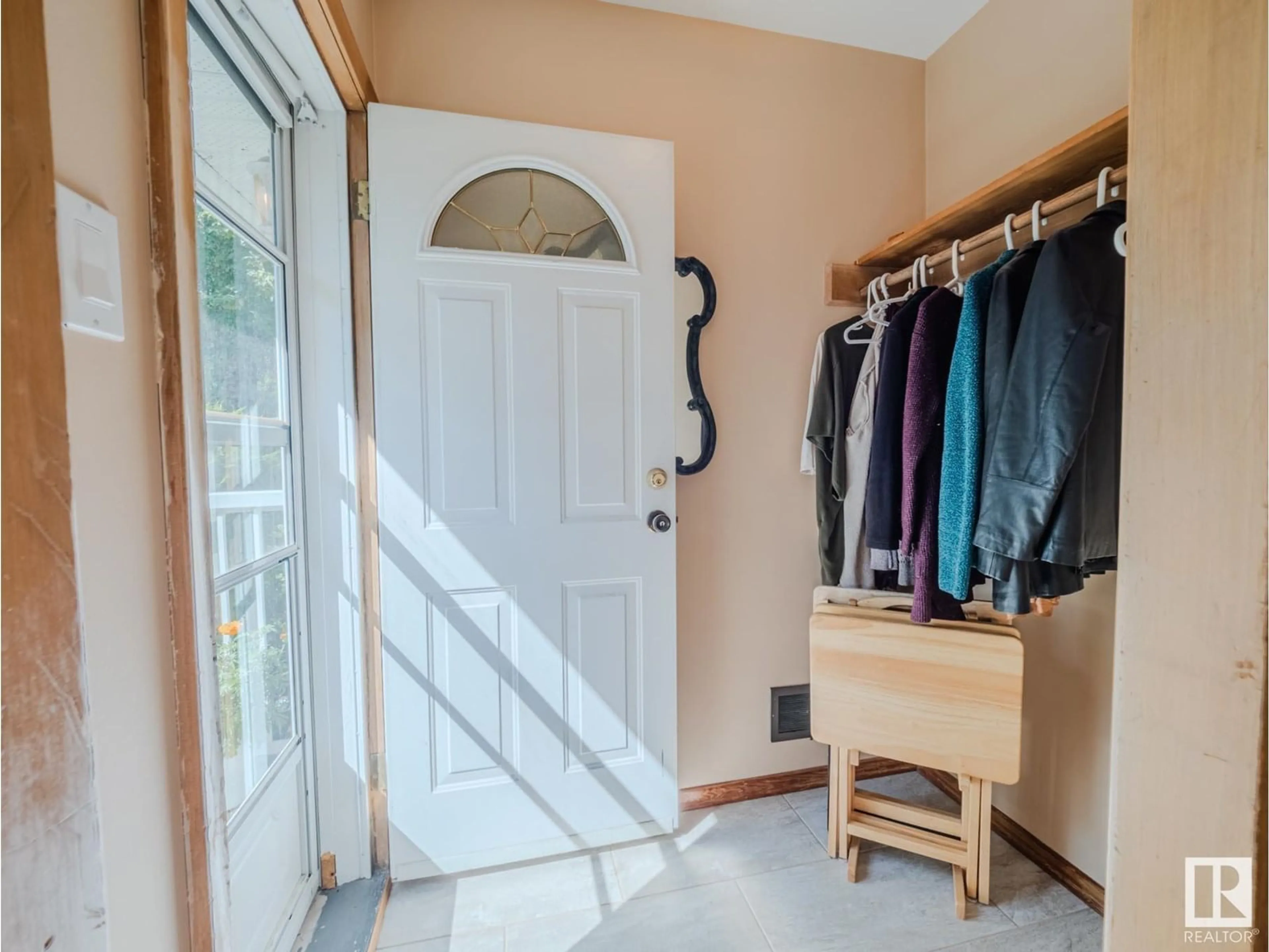 Indoor entryway for NW - 10823 122 ST, Edmonton Alberta T5M0A5
