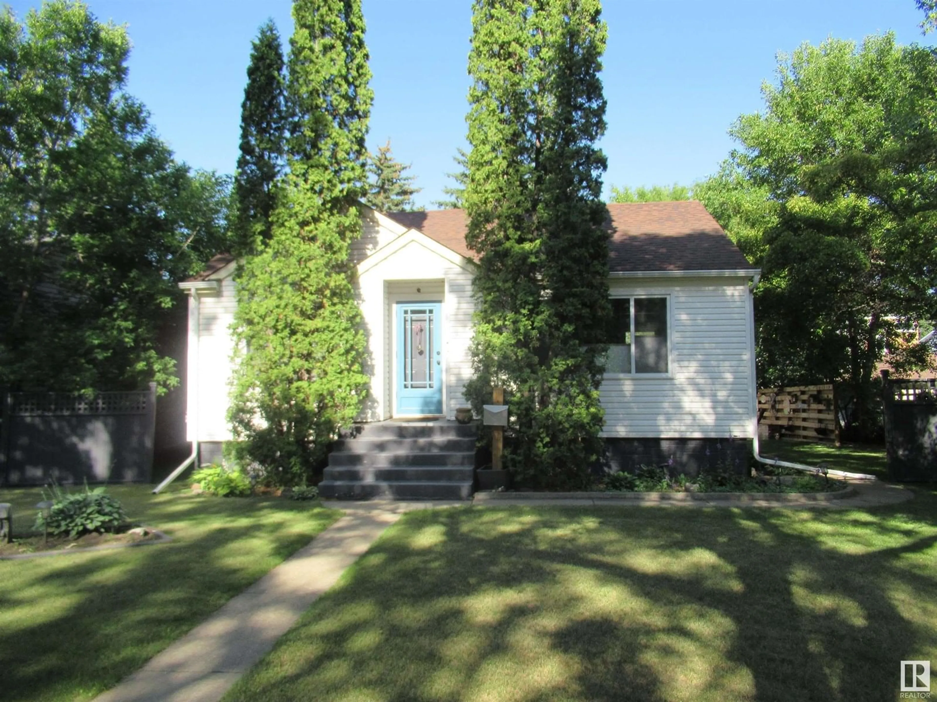 A pic from outside/outdoor area/front of a property/back of a property/a pic from drone, street for 11435 63 ST, Edmonton Alberta T5W4G1