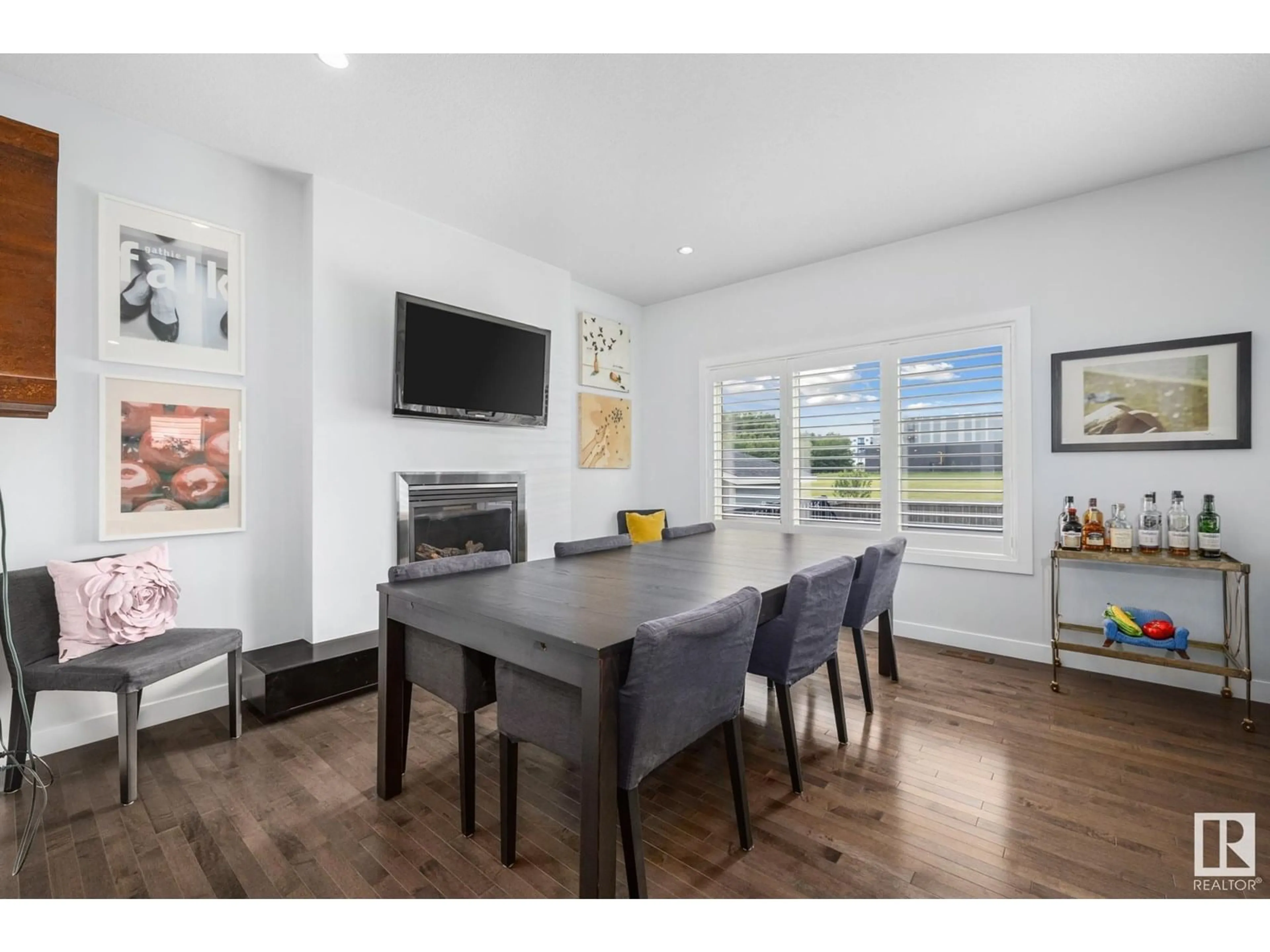 Dining room, wood/laminate floor for 21937 94A AV, Edmonton Alberta T5T1N1