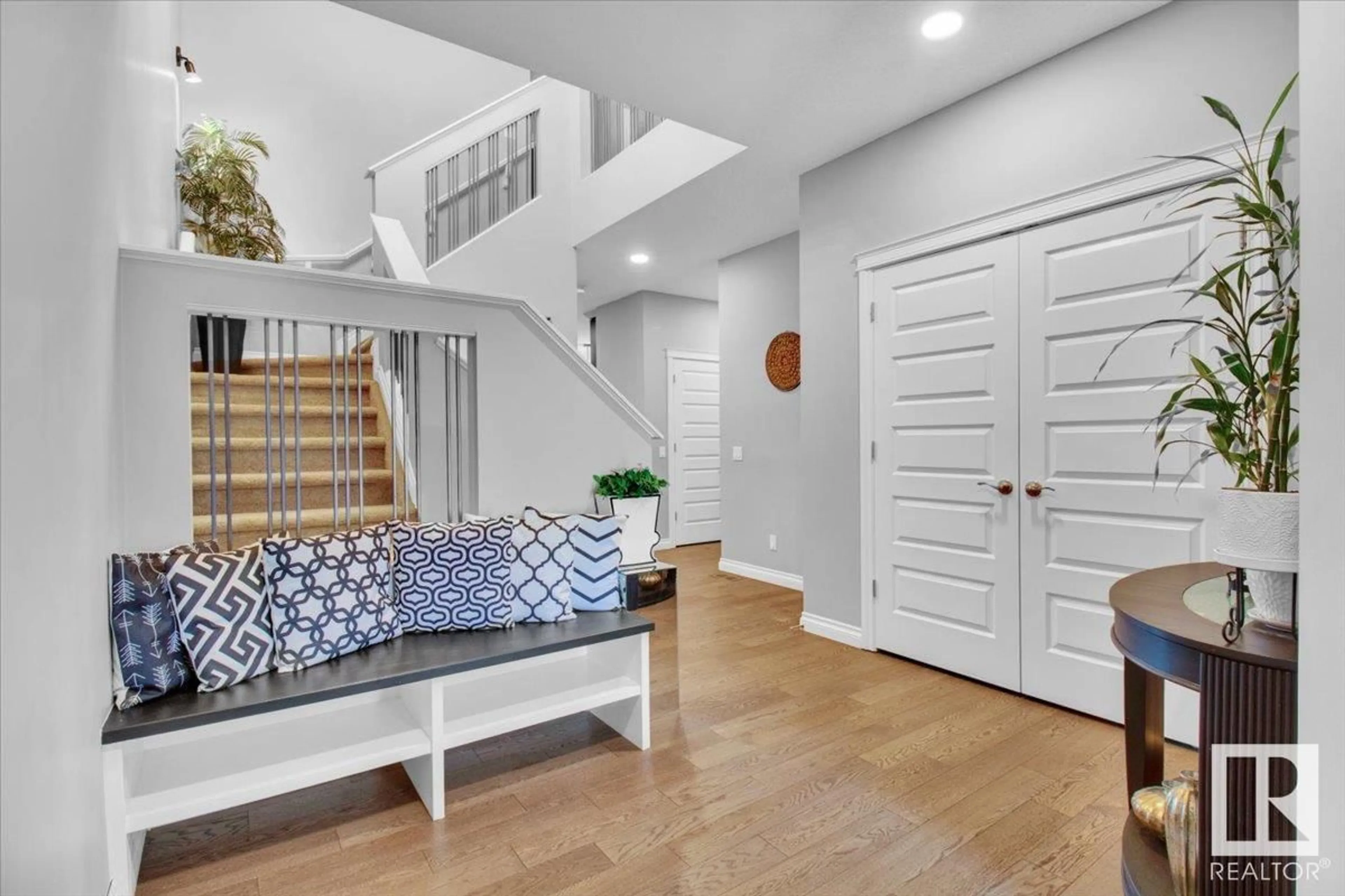 Indoor entryway for 8427 216 ST, Edmonton Alberta T5T4W2