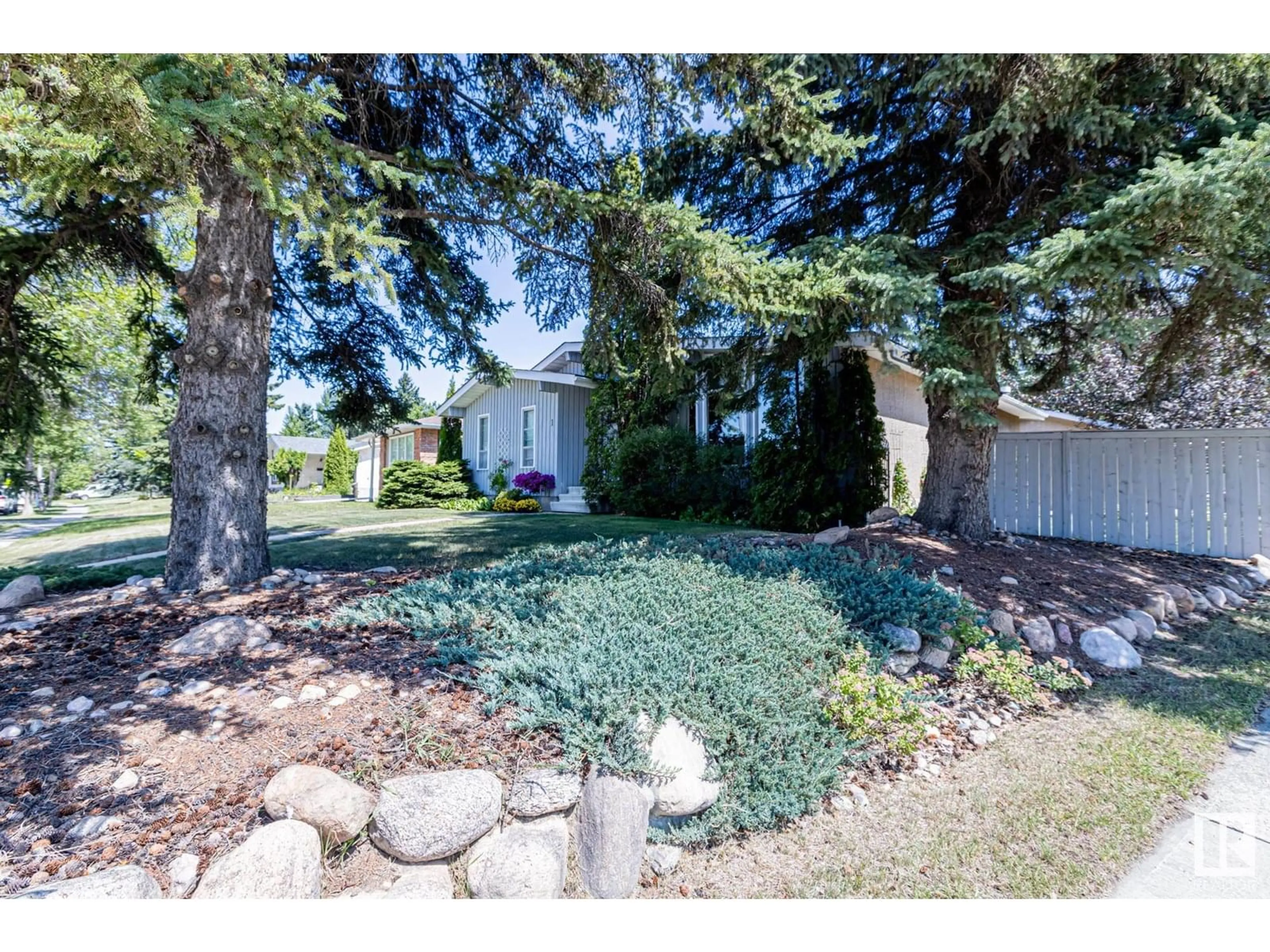 A pic from outside/outdoor area/front of a property/back of a property/a pic from drone, unknown for 1 FAIRVIEW BV, St. Albert Alberta T8N1Y2