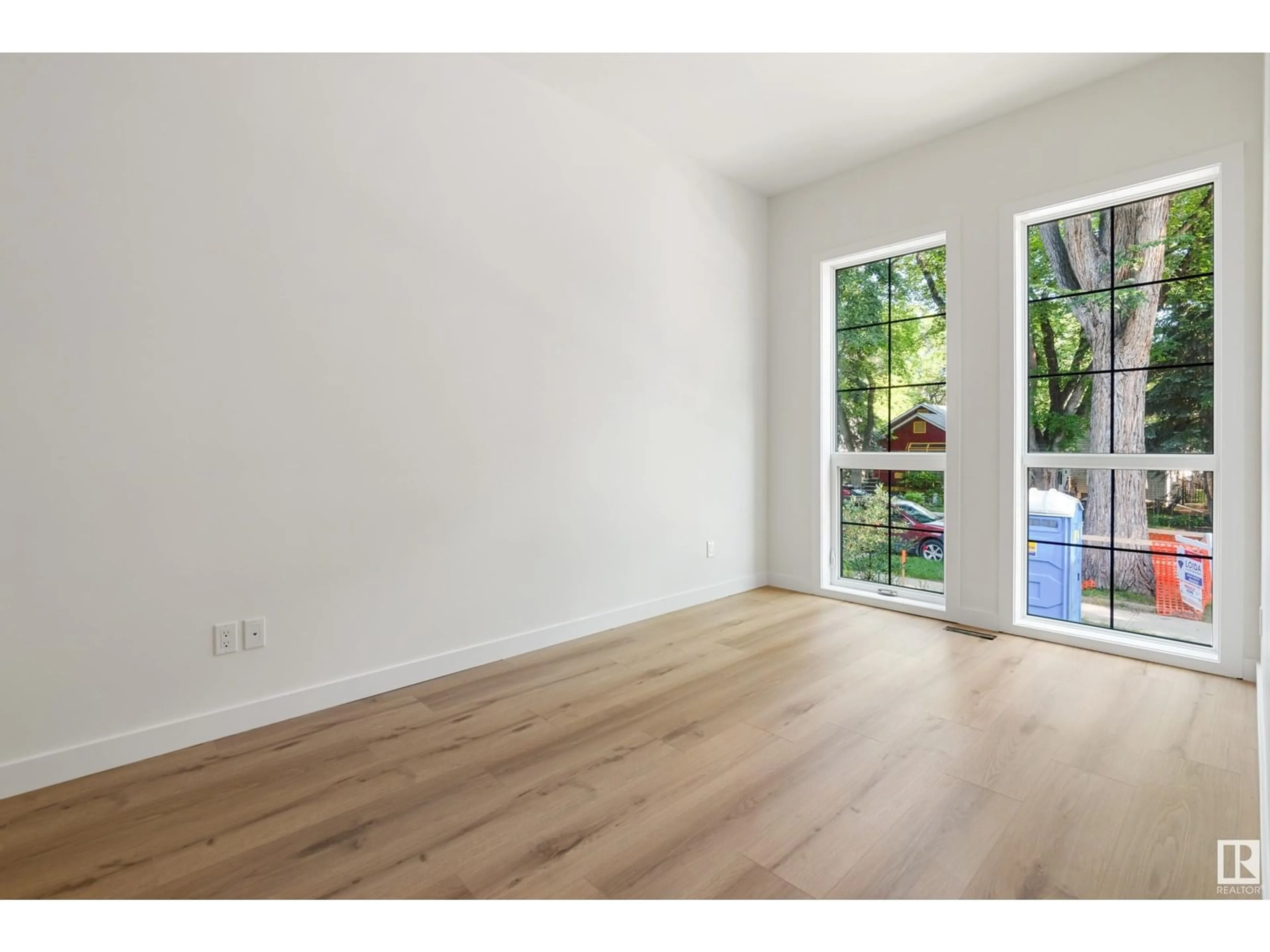 A pic of a room for NW - 9807 90 AV, Edmonton Alberta T6E2T2