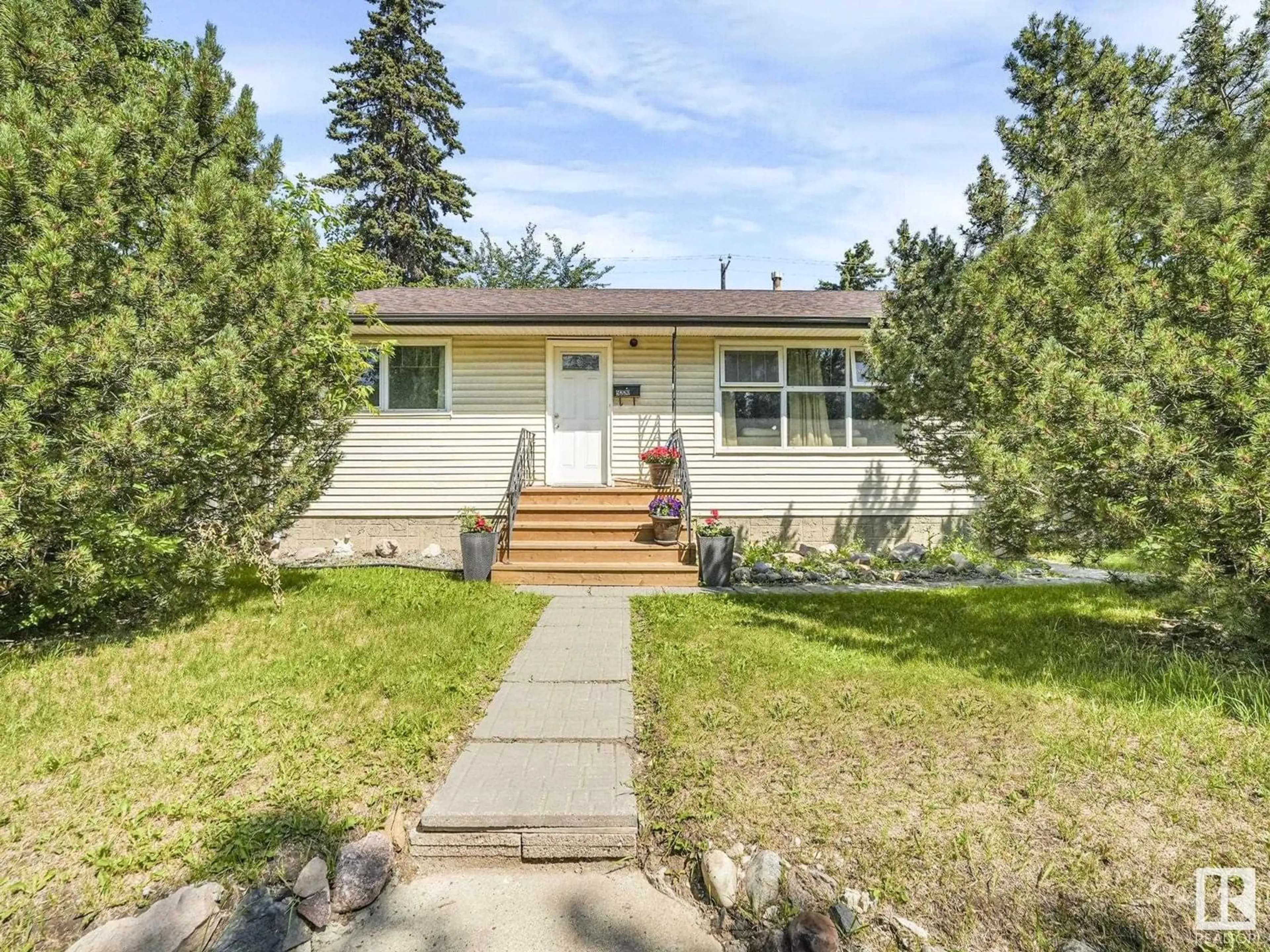 Home with vinyl exterior material, street for 5220 118 AV, Edmonton Alberta T5W1C3