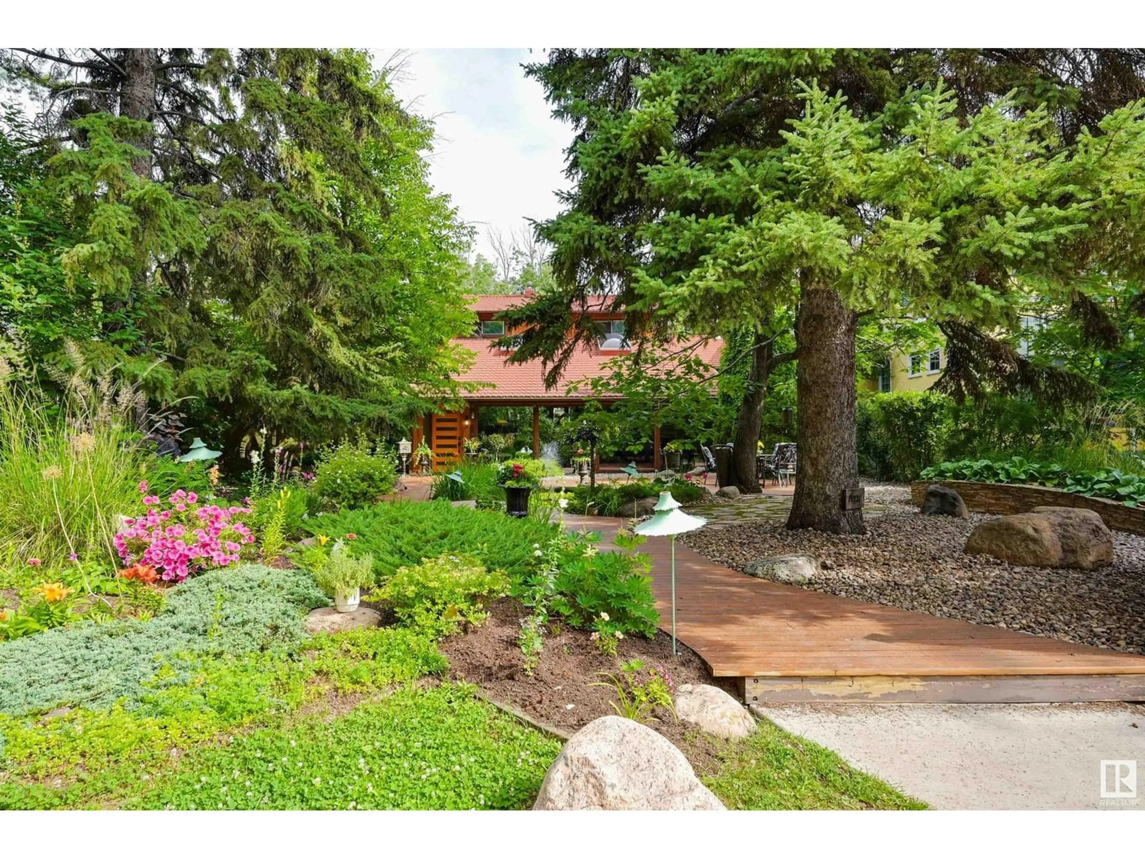 Patio, street for 14228 RAVINE DR, Edmonton Alberta T5N3M2
