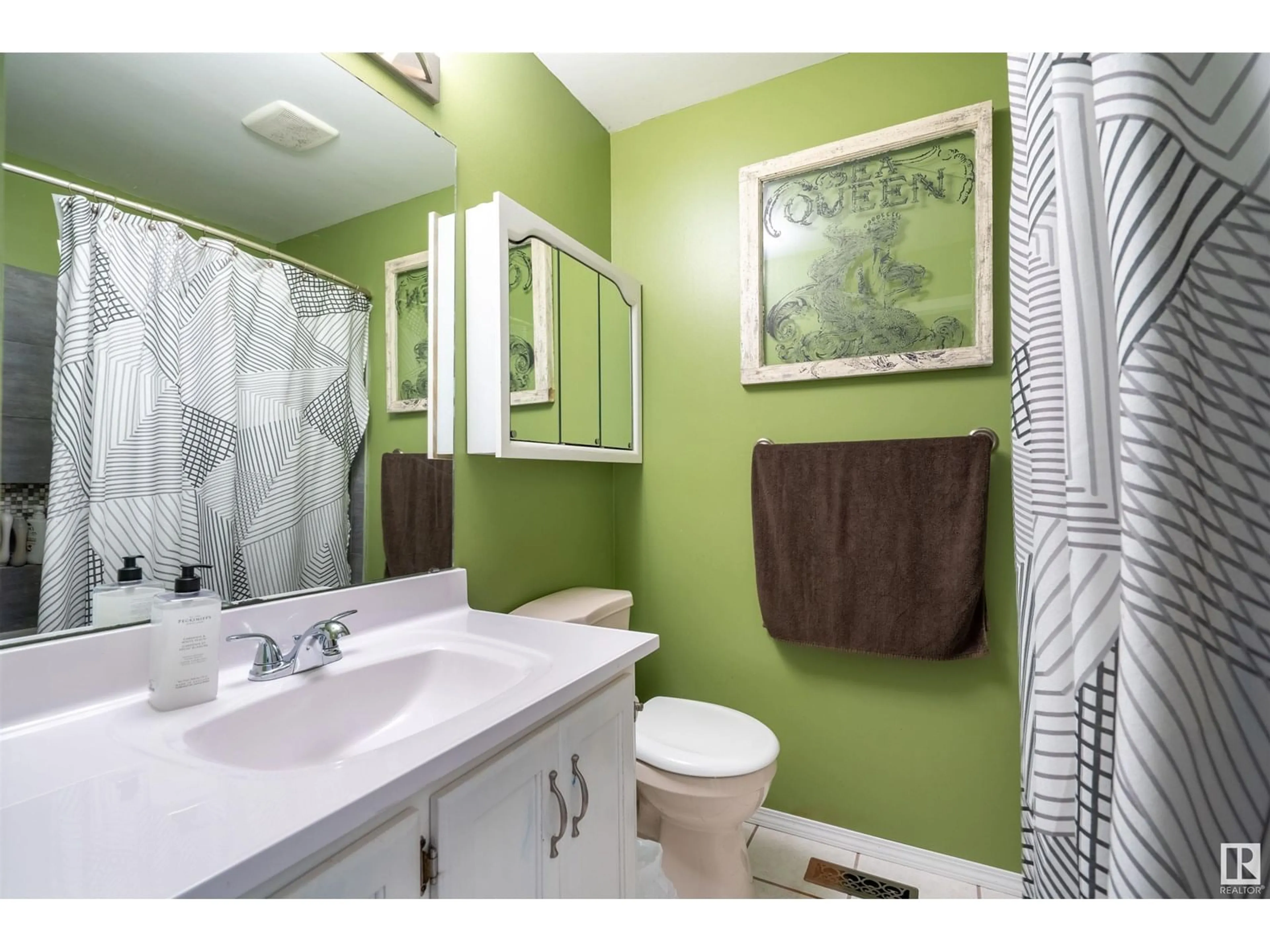 Standard bathroom, ceramic/tile floor for 1407 7 AV, Cold Lake Alberta T9M1B4