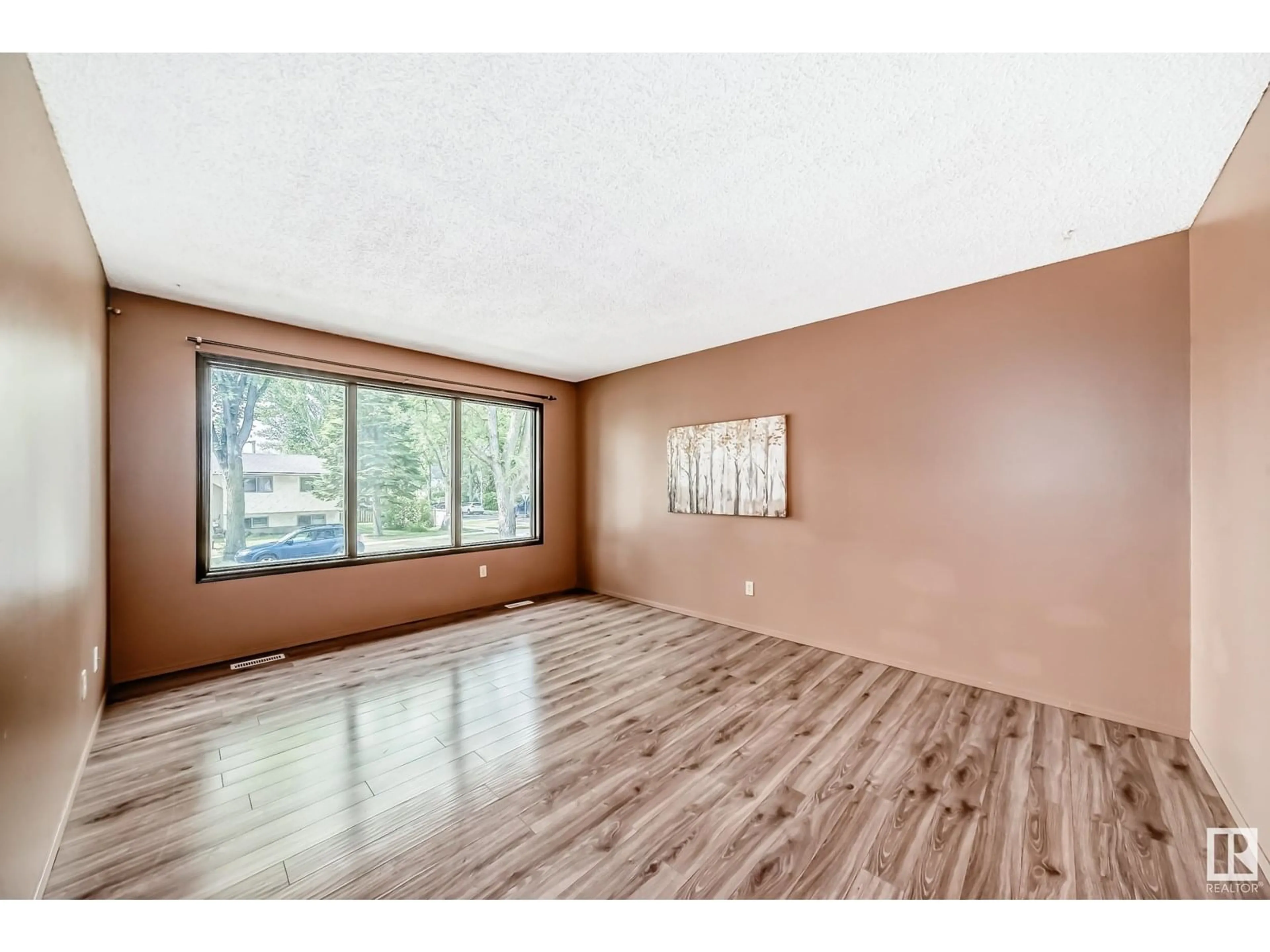 A pic of a room for NW - 12014 128 AV, Edmonton Alberta T5E6J5