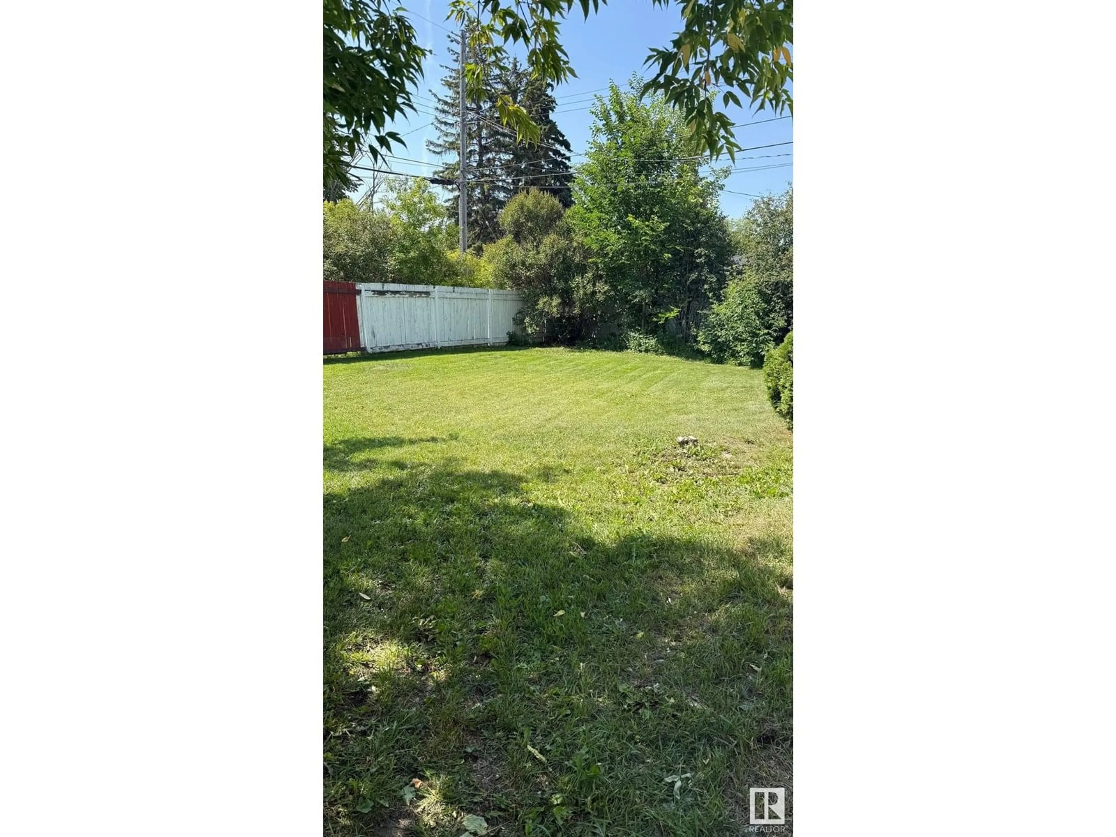 A pic from outside/outdoor area/front of a property/back of a property/a pic from drone, unknown for 7219 91 AVE, Edmonton Alberta T6B0R7