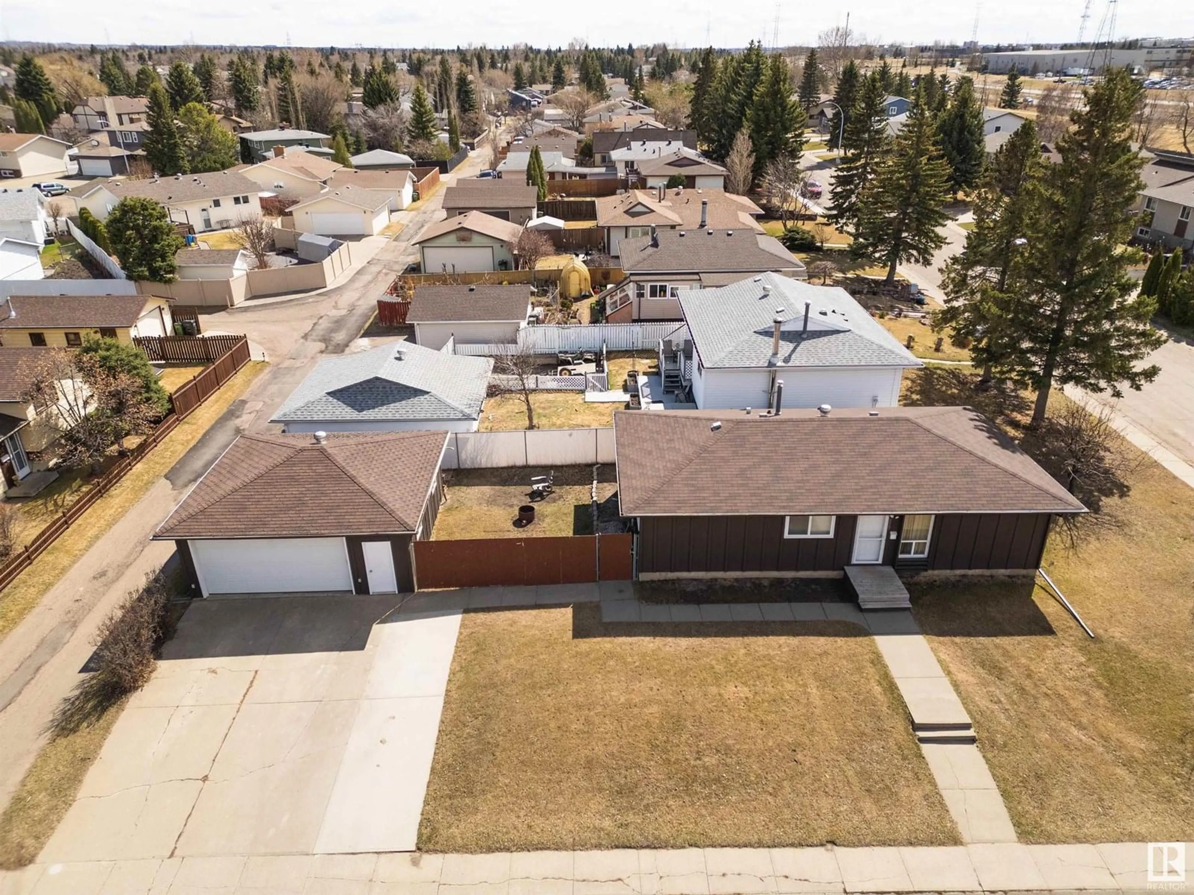 A pic from outside/outdoor area/front of a property/back of a property/a pic from drone, street for NW - 2667 89 ST, Edmonton Alberta T6K2Y9