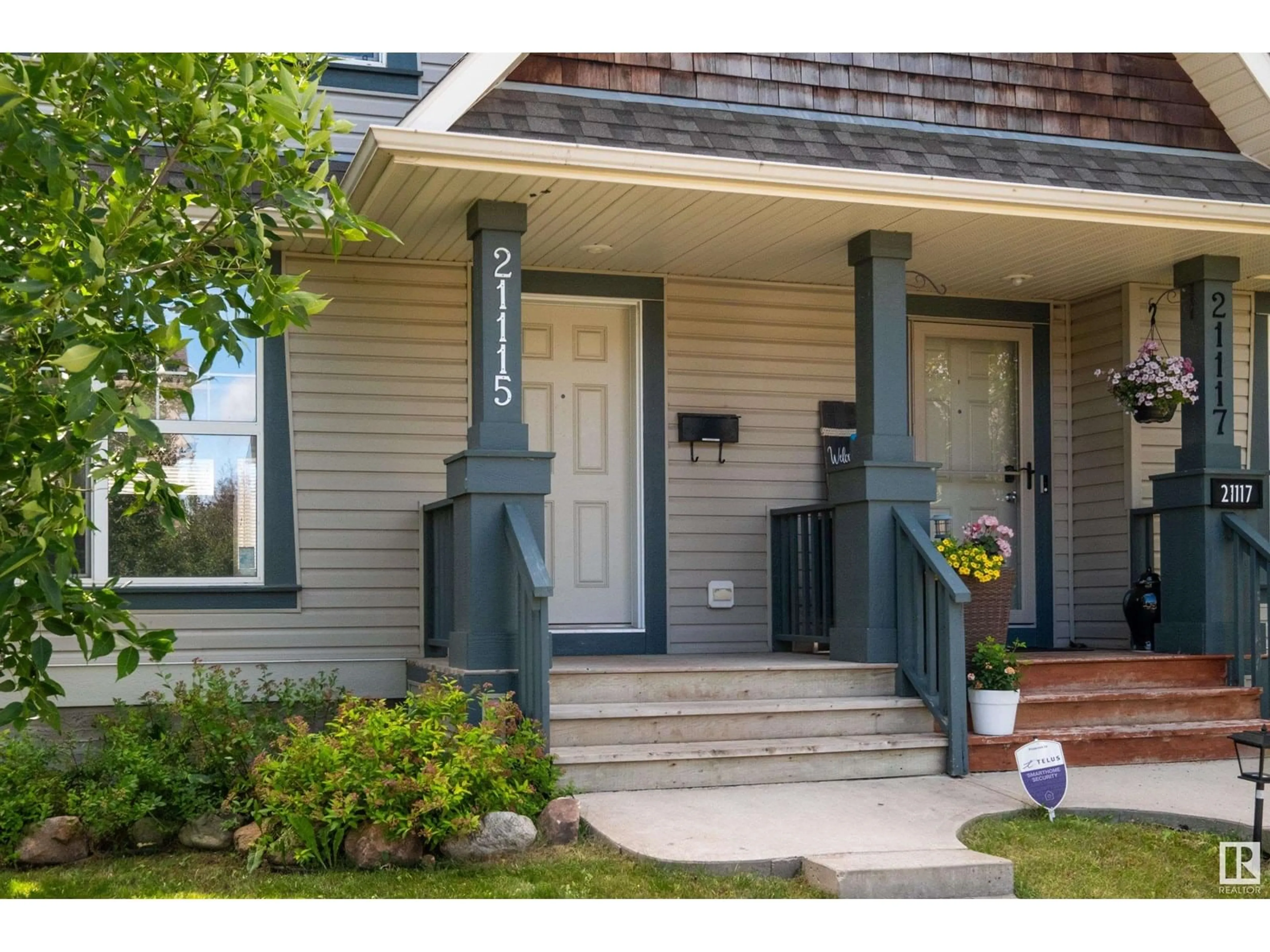 Home with vinyl exterior material, street for NW - 21115 60 AV, Edmonton Alberta T6M0H7