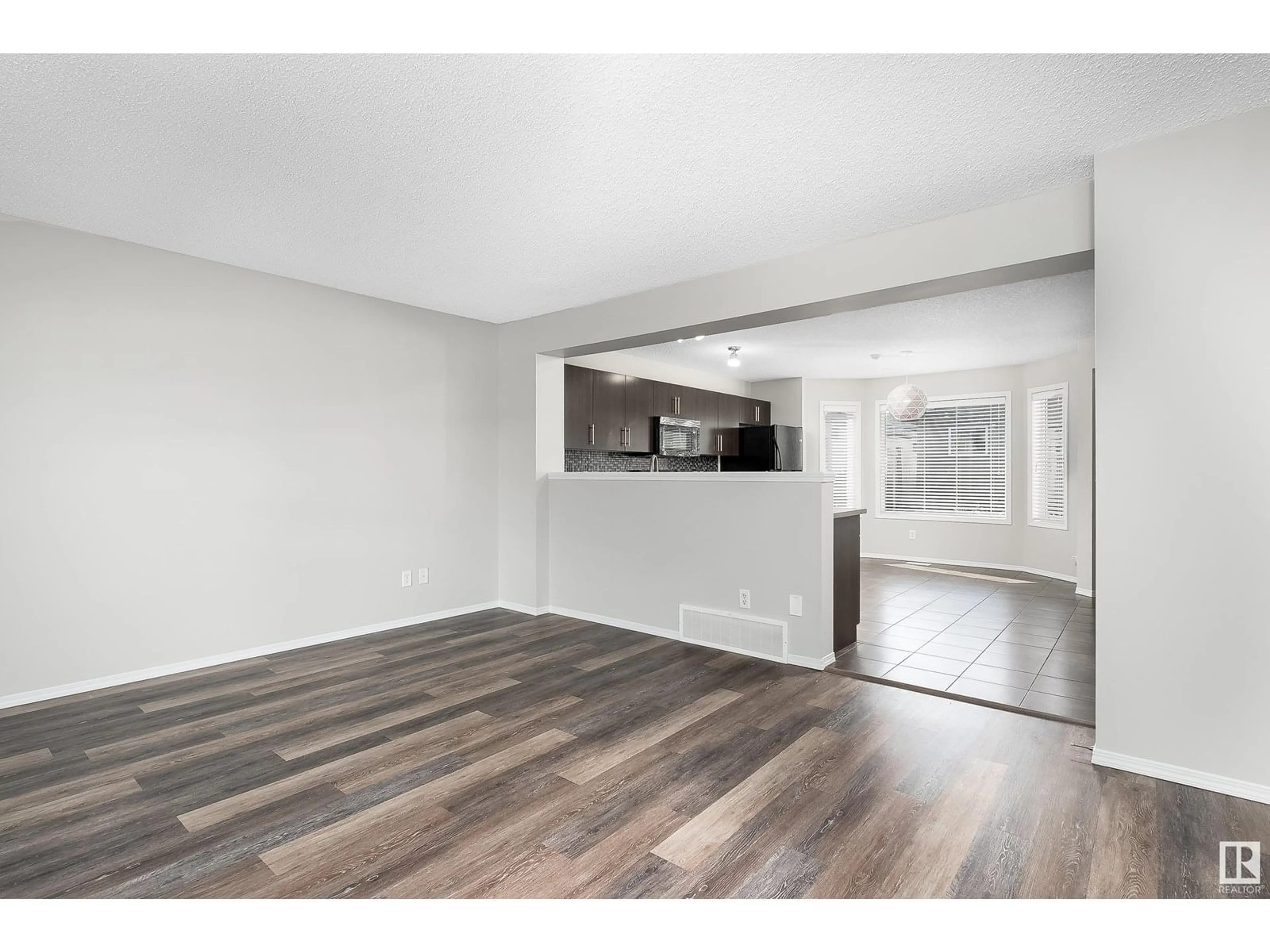 A pic of a room for NW - 21115 60 AV, Edmonton Alberta T6M0H7