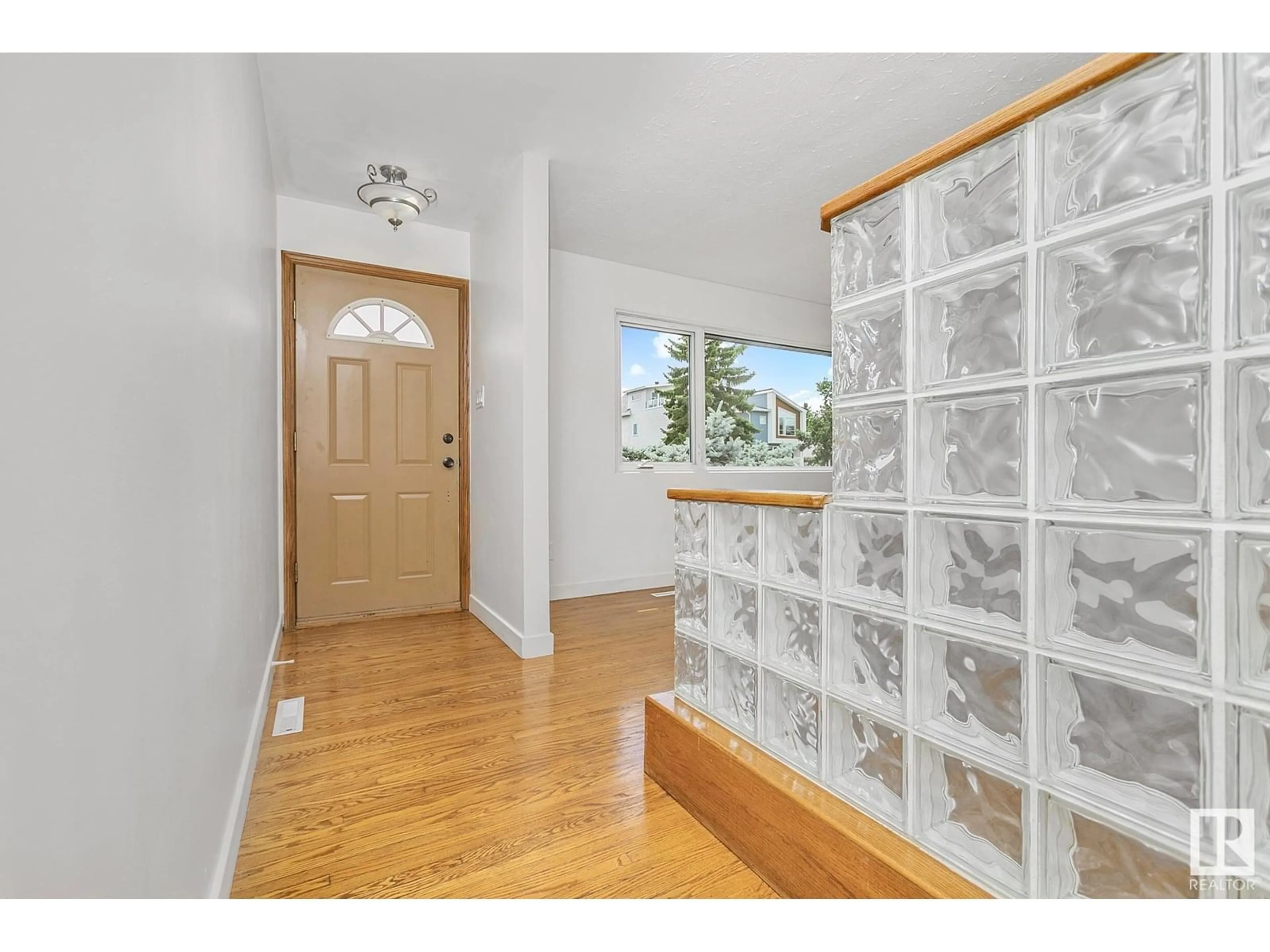Indoor entryway for 5412 101A AV, Edmonton Alberta T6A0L8